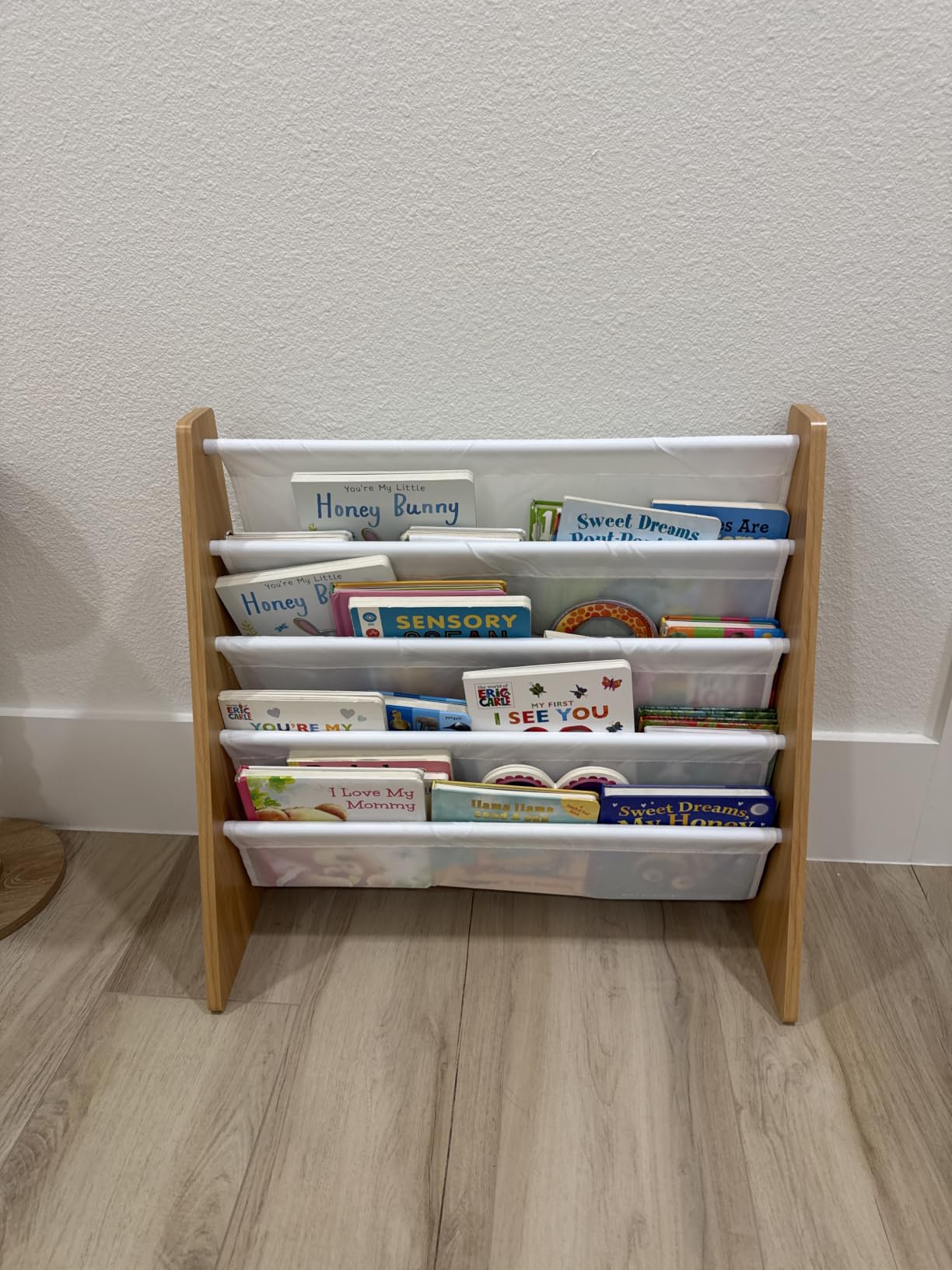 Humble Crew Kids Bookshelf, 4-Tier Front-Facing Book Display Organizer, Montessori Toddler Bookcase for Playroom, Bedroom & Reading Corner, Natural Wood/White customer photo 1