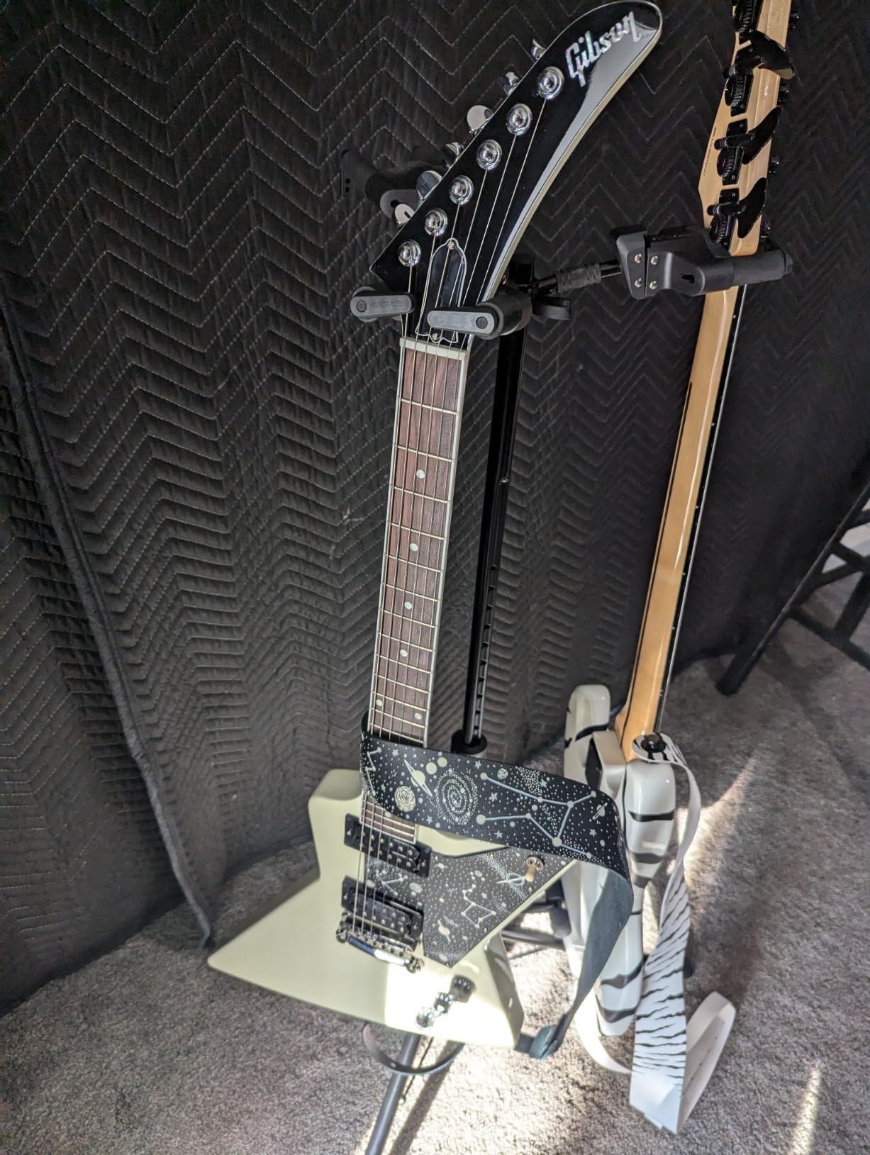 Hercules GS432BPLUS Auto Grip Triple Guitar Stand customer photo 1