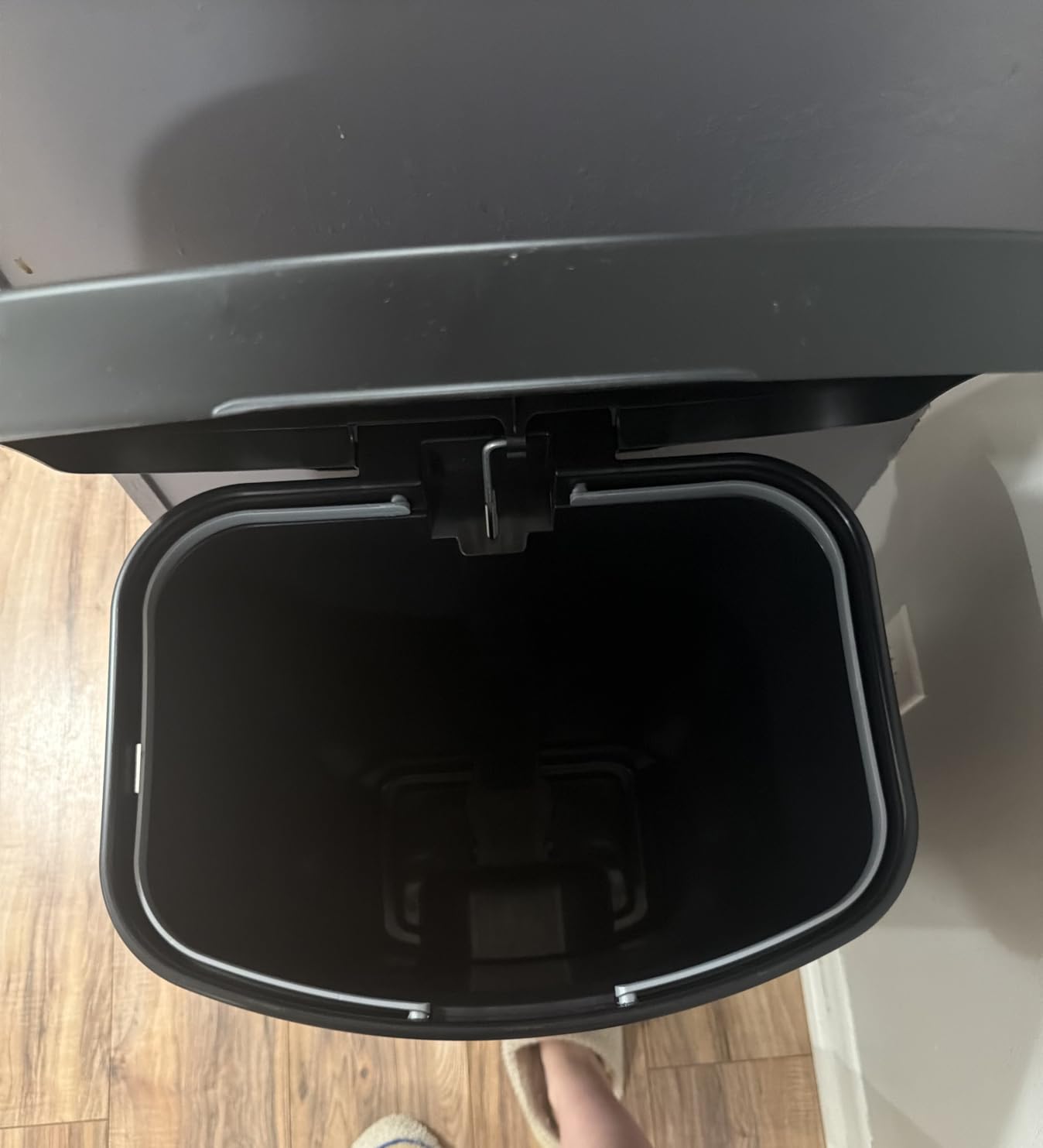 Glad 20 Gallon Trash Can with Clorox Odor Protection | Plastic Kitchen Waste Bin | Hands Free with Step On Foot Pedal and Garbage Bag Rings, Black customer photo 1