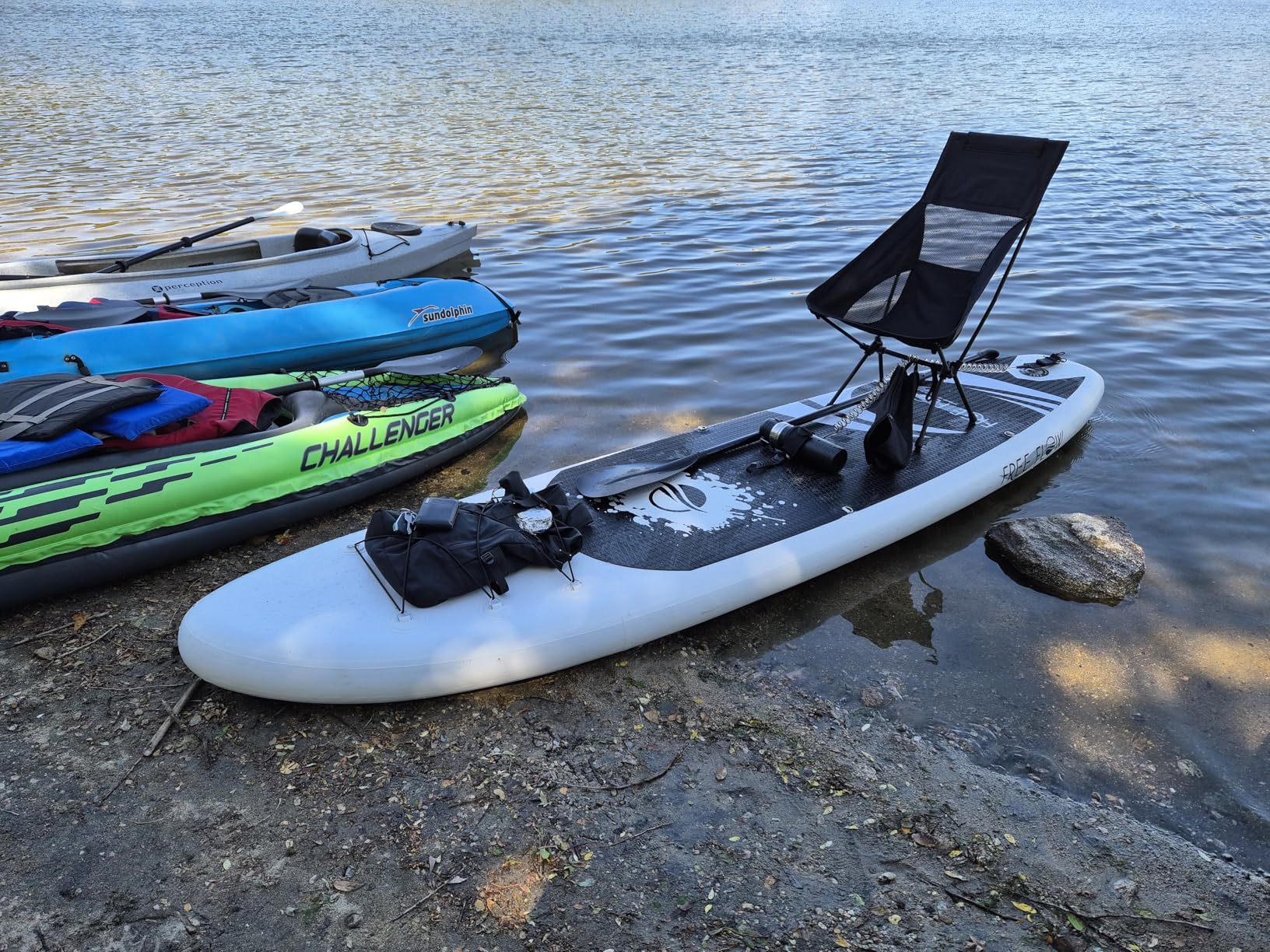 SereneLife 10'6'' Inflatable Stand Up Paddle Board with Premium SUP Accessories - 32'' Wide Stable Design with Non-Slip EVA Deck Pad, for Youth and Adults, 350 lbs. Capacity customer photo 1