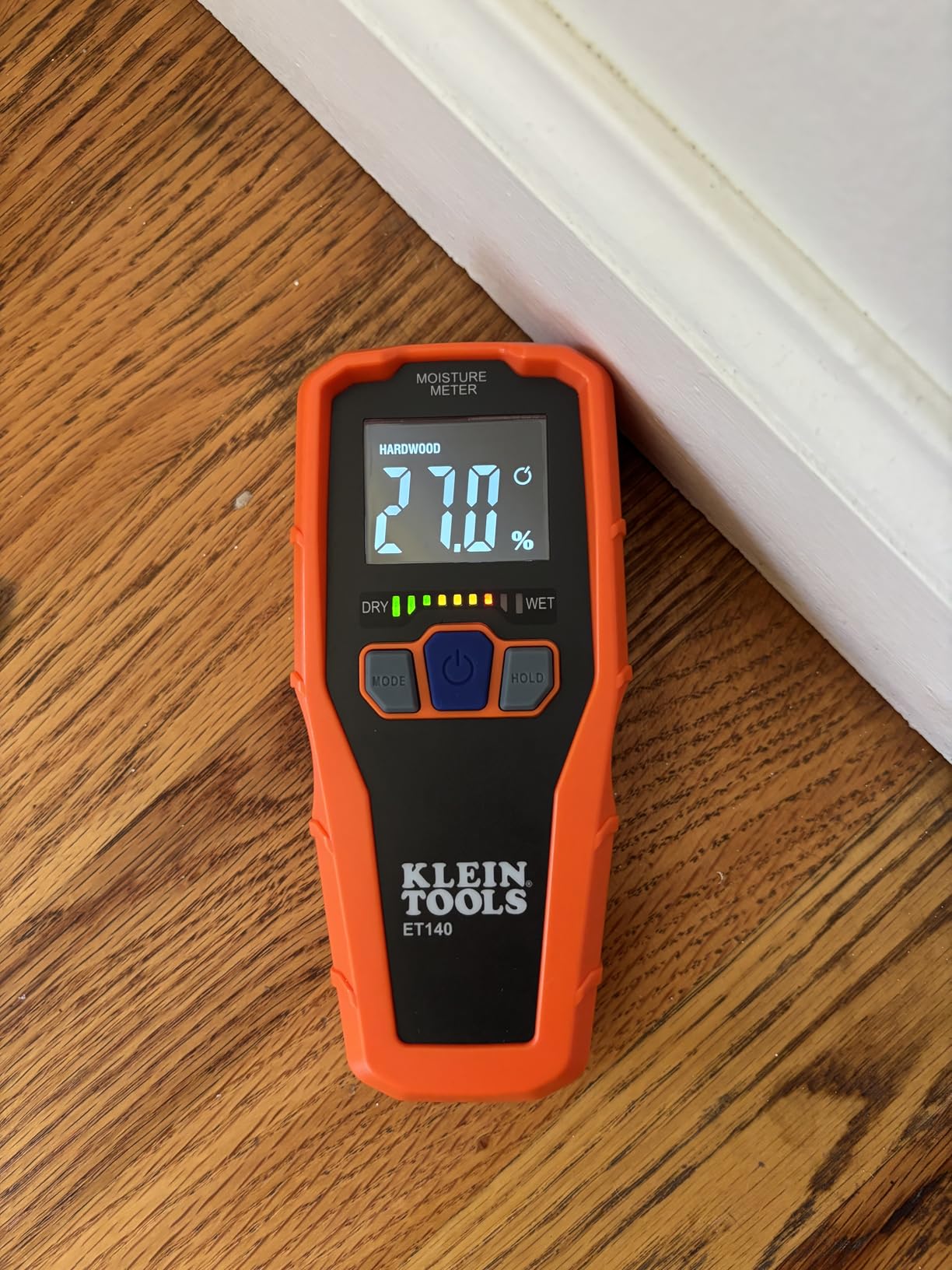 Klein Tools ET140 Pinless Moisture Meter for Non-Destructive Moisture Detection in Drywall, Wood, and Masonry; Detects up to 3/4-Inch Below Surface customer photo 1