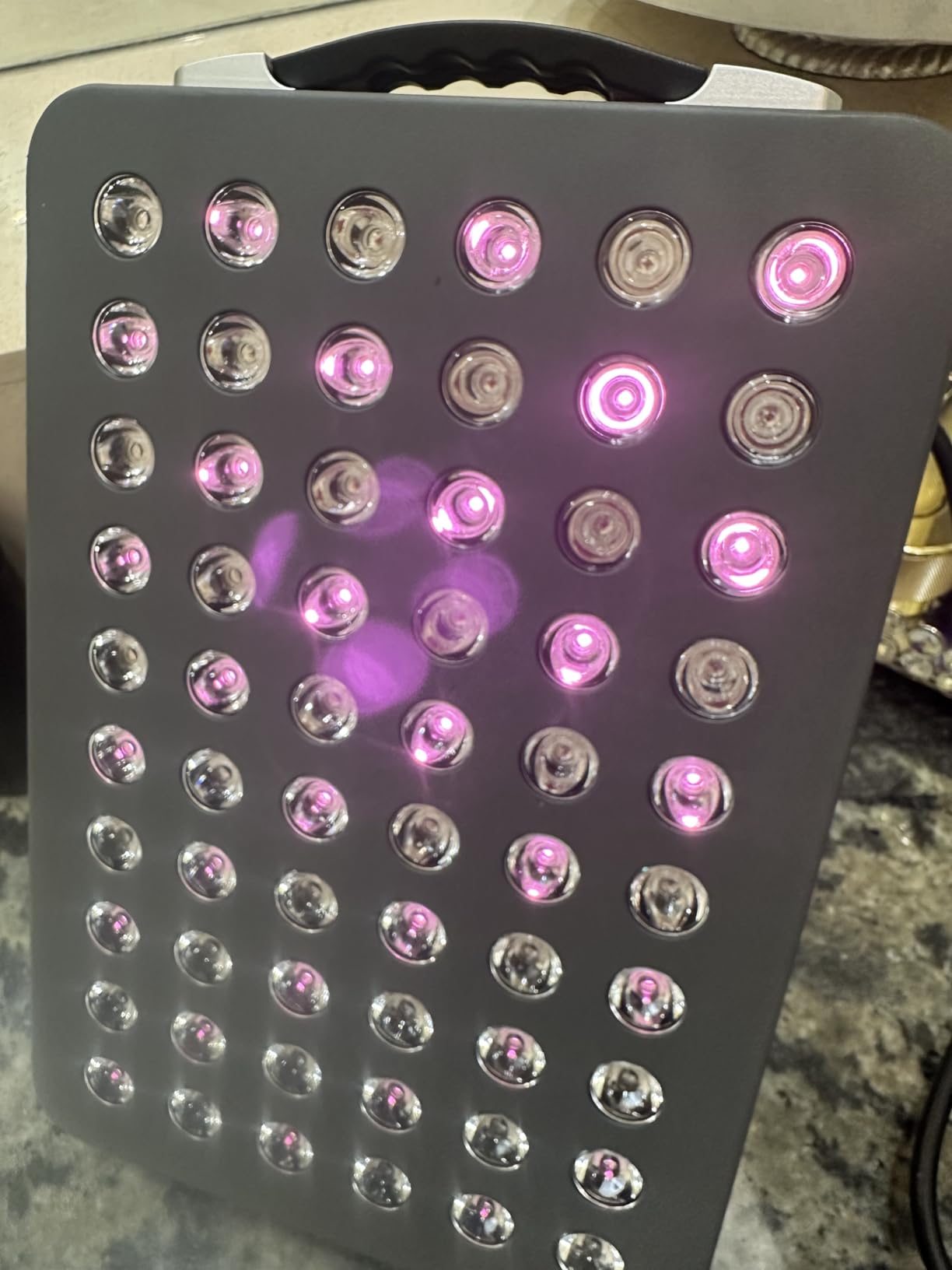 Hooga HG300 Red Light Therapy Panel, 660nm Red & 850nm Near-Infrared Light, 60 LEDs, Built-in Timer, Adjustable Stand for Home Wellness customer photo 2