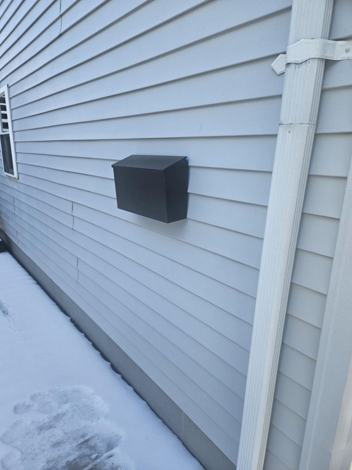 Locking Mailbox Wall Mount for Outside - Jssmst Mailboxes with Key Lock for Front Door Fence, Large Capacity Letter Box, 14.3 x 4.1 x 11.8 Inch, Black customer photo 2
