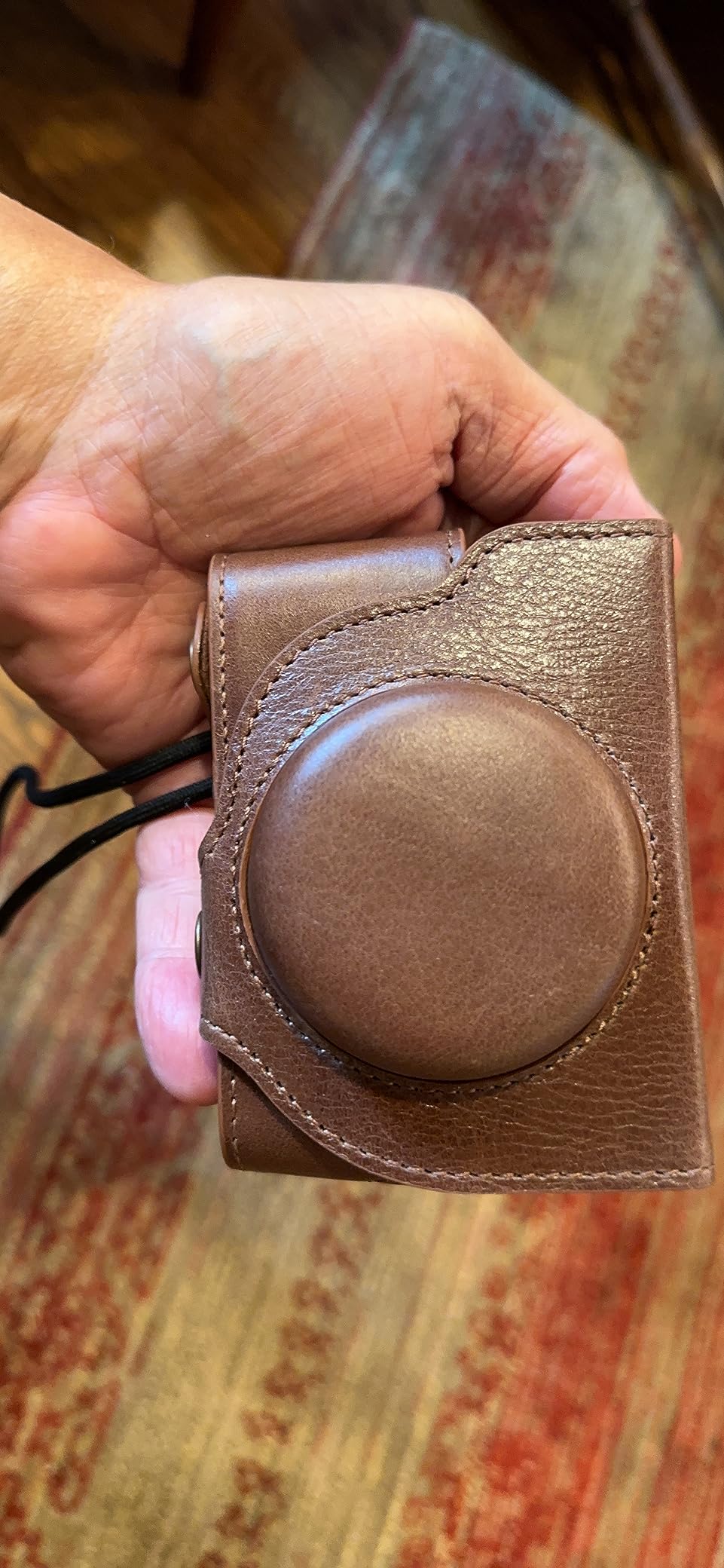 MegaGear MG1728 Ever Ready Genuine Leather Camera Case compatible with Sony Cyber-shot DSC-RX100 VII - Brown customer photo 2