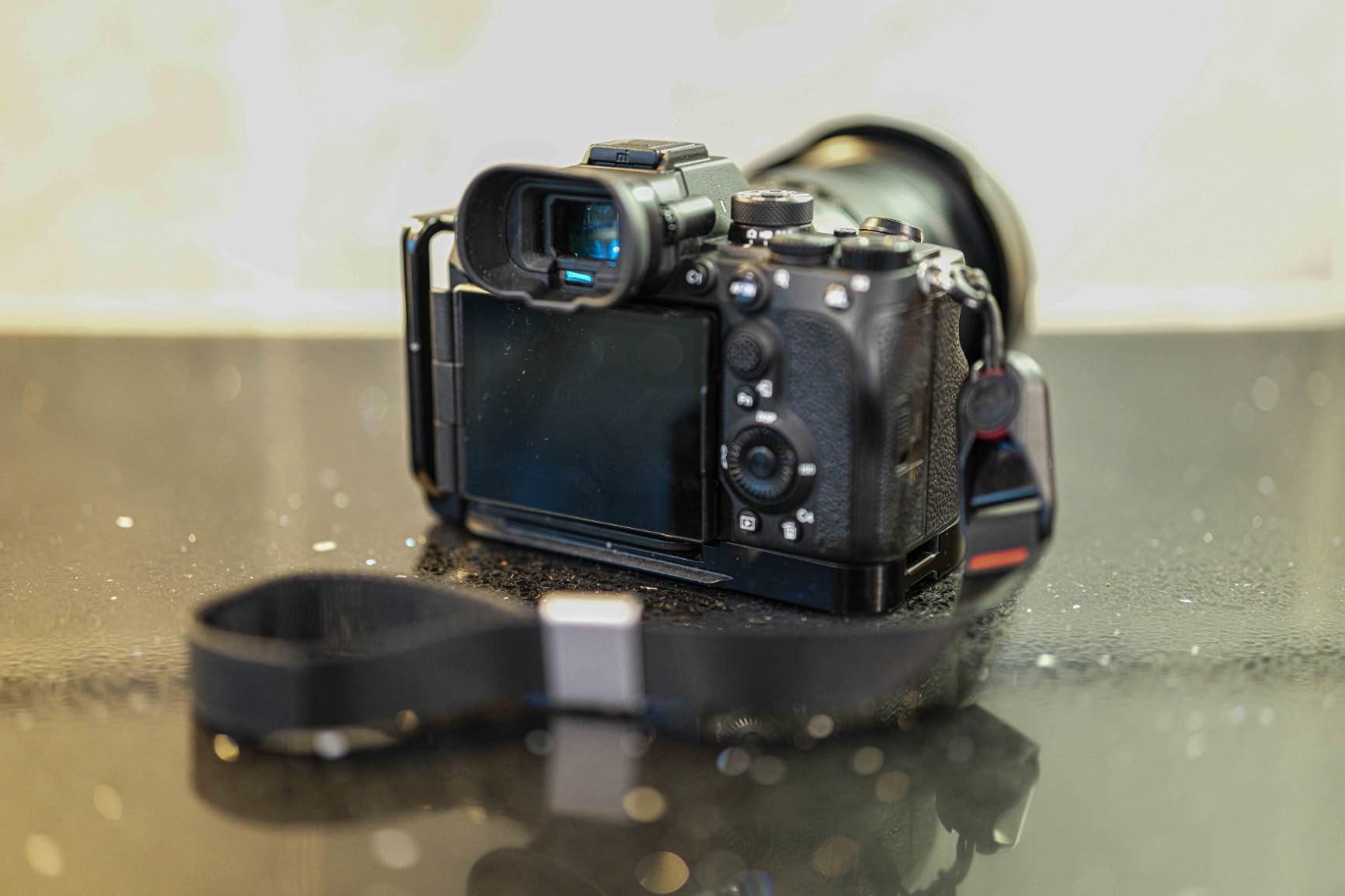 Kiwifotos FDA-EP10 Viewfinder Eyecup Eyepiece for Sony A6000 A6100 A6300 | Soft Silicone Material, Extended Long Eye Cup, Comfortable to Eyeglass Wearers, Not Affect Camera Use customer photo 2