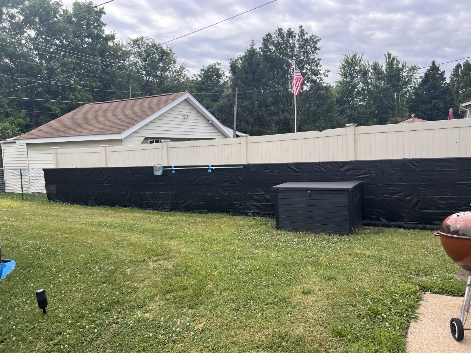 Sunnyglade 6 feet x 50 feet Privacy Screen Fence Heavy Duty Fencing Mesh Shade Net Cover for Wall Garden Yard Backyard (Black, 6 ft X 50 ft) customer photo 1
