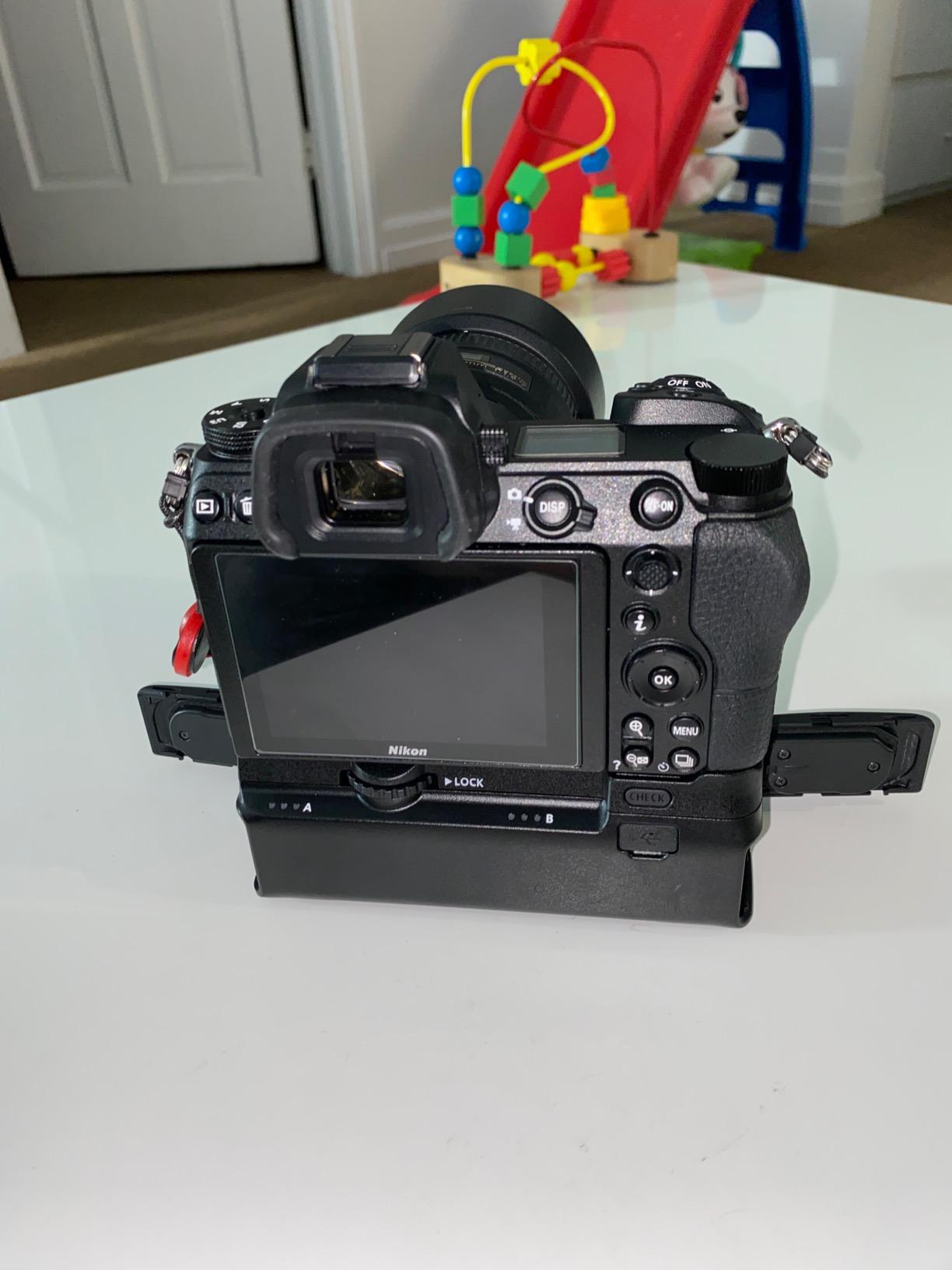 Nikon MB-N10 Multi-Battery Power Pack customer photo 1