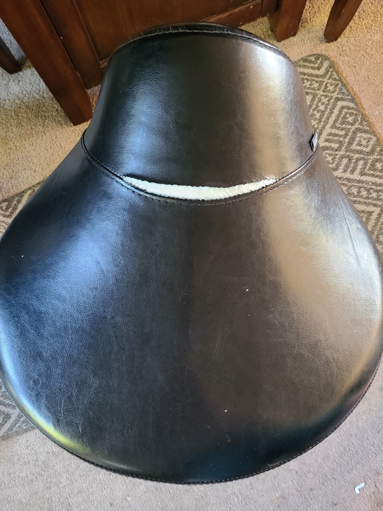 Master Massage Ergonomic Saddle Stool - Hydraulic Swivel Rolling Chair for Salon, Clinic, Tattoo, Dentist, Spa, Workshop, and Office - Black customer photo 2