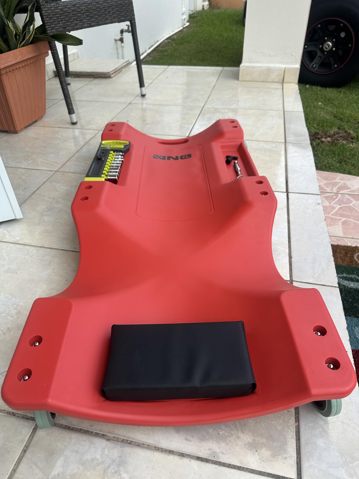 DNA MOTORING 40 Inch Mechanic Creeper, Blow Molded Low Profile Rolling Garage Creeper, w/Padded Headrest, Dual Tool Trays, 350lbs Capacity, Red customer photo 1