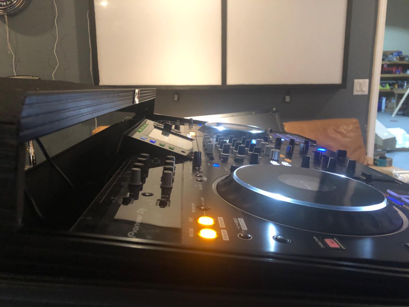 ProX XS-XDJXZWLTBL ATA Flight Case for Pioneer XDJ-XZ DJ Controller with Laptop Shelf 1U Rack Space and Wheels customer photo 2