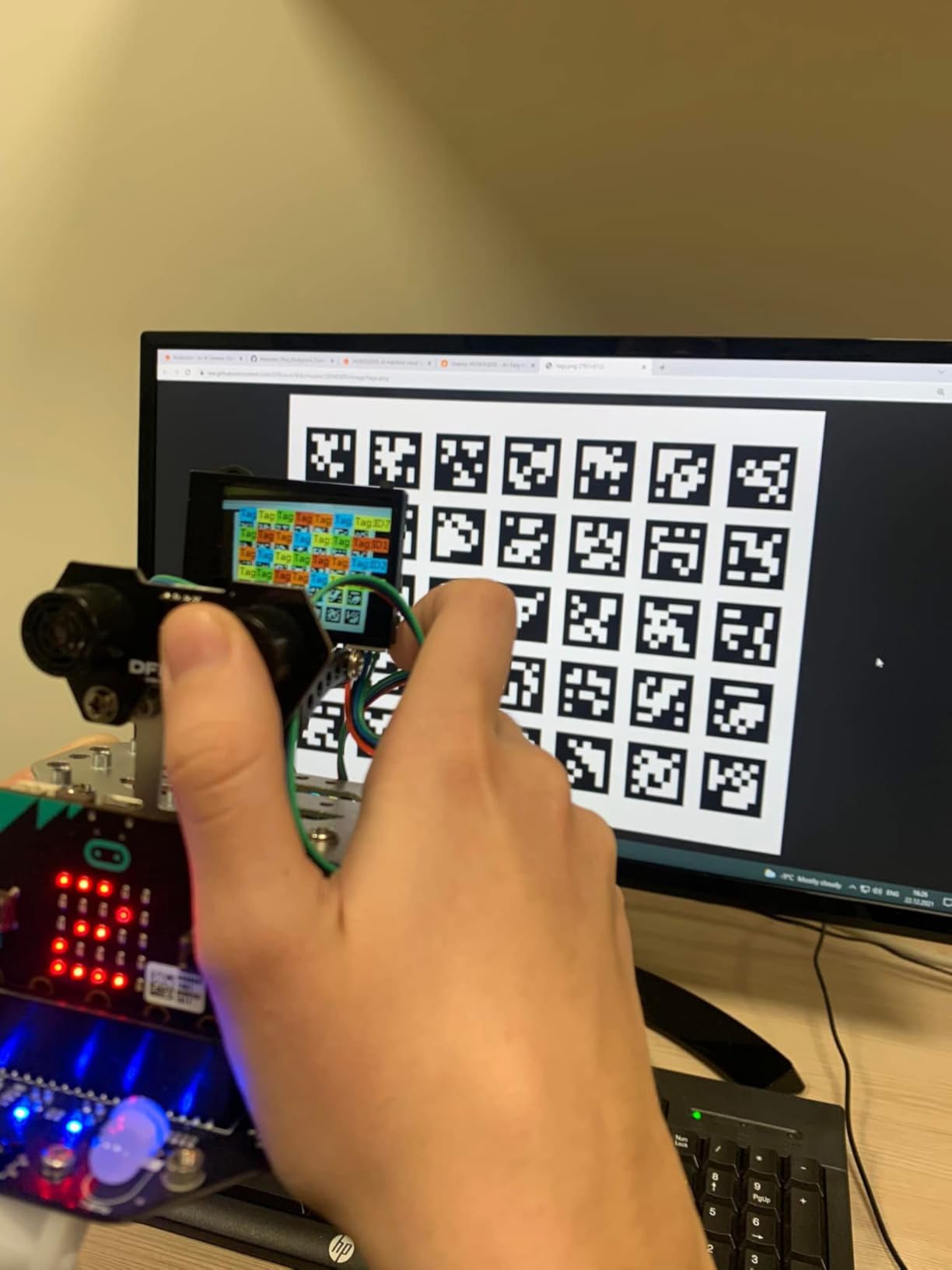 DFROBOT HUSKYLENS Smart Vision Sensor for Raspberry Pi, LattePanda or Micro:bit | AI Camera Support Object/Line Tracking, Face/Object/Color/Tag Recognition customer photo 2