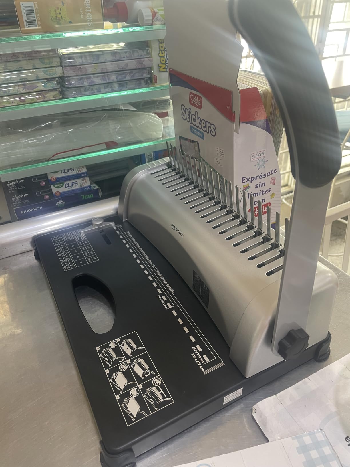 Amazon Basics Comb Binding Machine, 350 Sheets Capacity, Punches 12 Sheets, for A5/Letter/A4 with Adjustable Margin, Grey customer photo 1