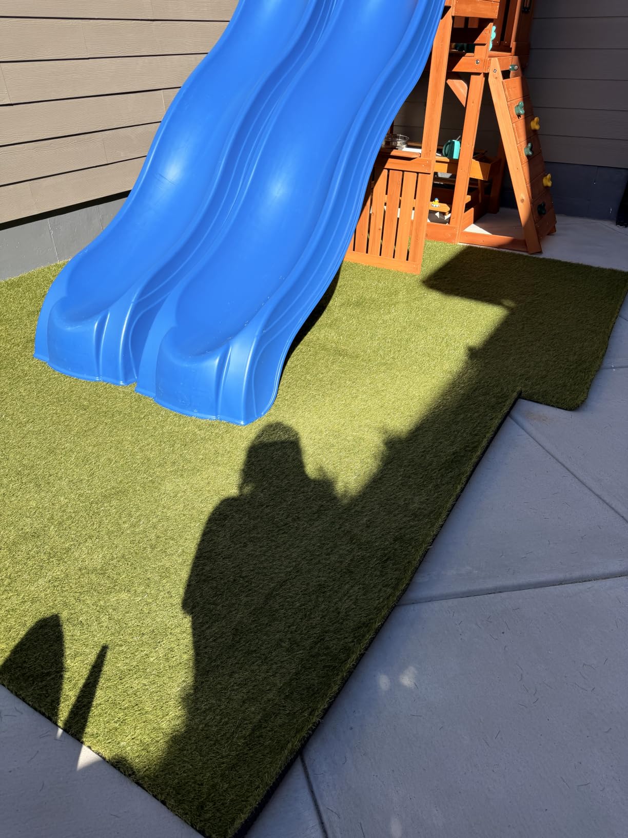 Realistic Deluxe Artificial Grass Synthetic Thick Lawn Turf Carpet (7 FT x 15 FT (105 Square FT)) customer photo 2