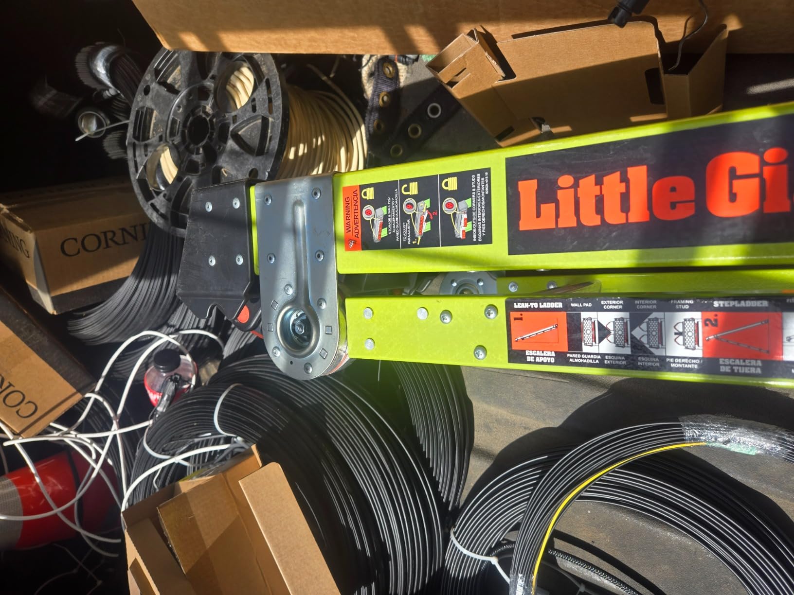 Little Giant King Kombo Pro 6-Ft Multi-Position Ladder, Step/Extension/Leaning Modes, Non-Conductive Fiberglass, Hi-Viz Green, Rotating Wall Pad, 375 lb. Type IAA, 13-Ft Reach, 13906-001 customer photo 1