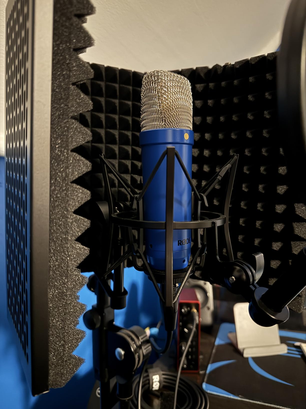 Aokeo Microphone Isolation Shield, Foldable Mic Shield with Triple Sound Insulation, Reflection Filter with 3/8
