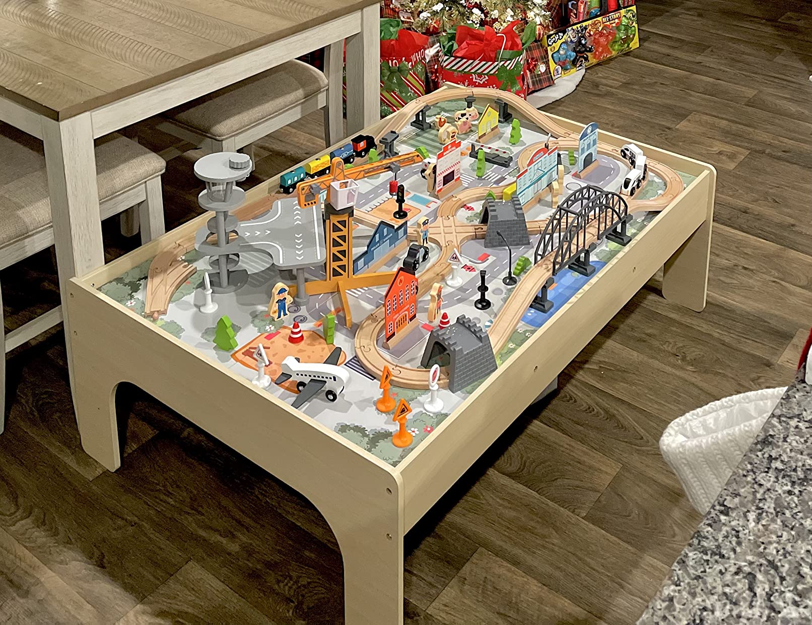 Amazon Basics 120 Piece Wooden Train Set with Activity Table, Sturdy Tracks, Storage Bin, Easy to Assemble, Kids Gift for Age 3Y+, 47.44 x 33.46 x 16.14 in customer photo 2