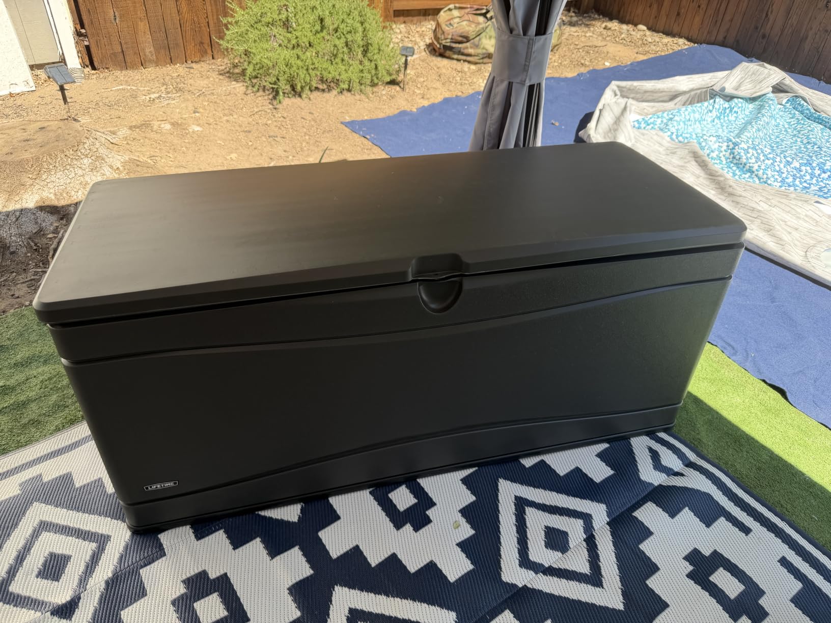 LIFETIME Outdoor Storage Deck Box, 130 Gallon, Arctic White, Lockable, UV-Protected, for Decks and Marine Docks customer photo 2
