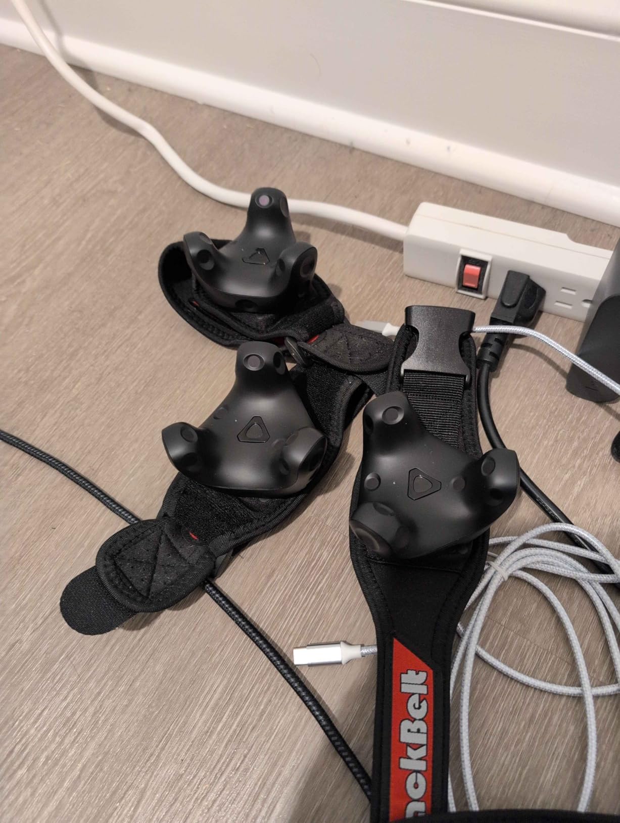 HTC VIVE Tracker (3.0) - Full-Body Tracking for SteamVR, VRChat, Motion Capture | VIVE Tracker 3.0 with USB-C and Dongle Cradle for body tracking, film production and sports simulation customer photo 1