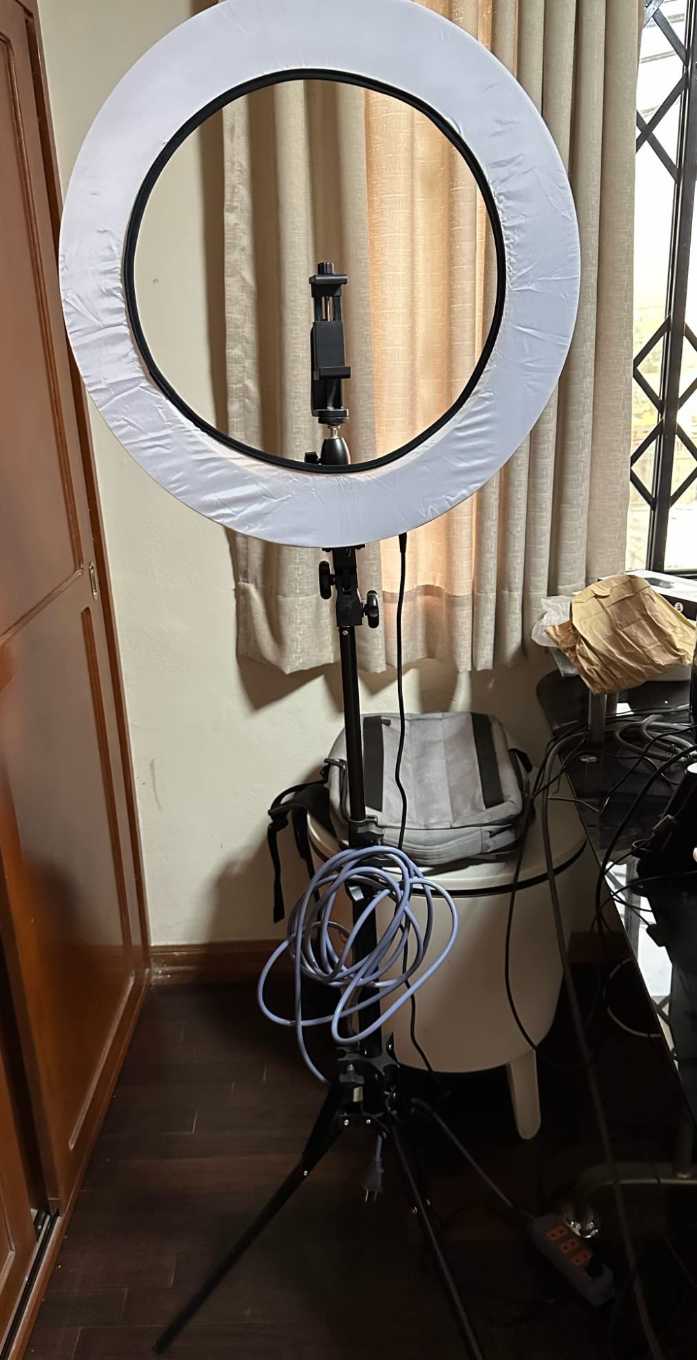 Neewer 18-inch RGB Ring Light with APP Control, Dimmable Bi-Color 3200K-5600K CRI 97+ LED Ring Light with Stand, 0-360 Full Color, 9 Scenes Effect for Selfie/Makeup/Party/Vlog/YouTube/Photography customer photo 2