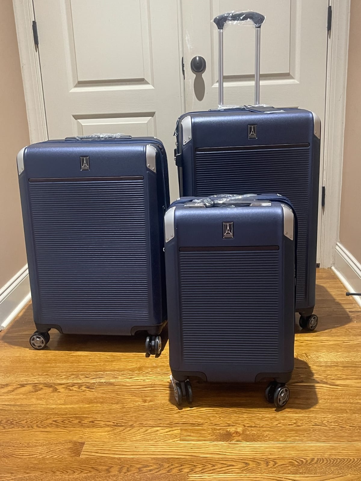 Travelpro Platinum Elite Hardside Checked Luggage, True Navy, 28-Inch customer photo 1