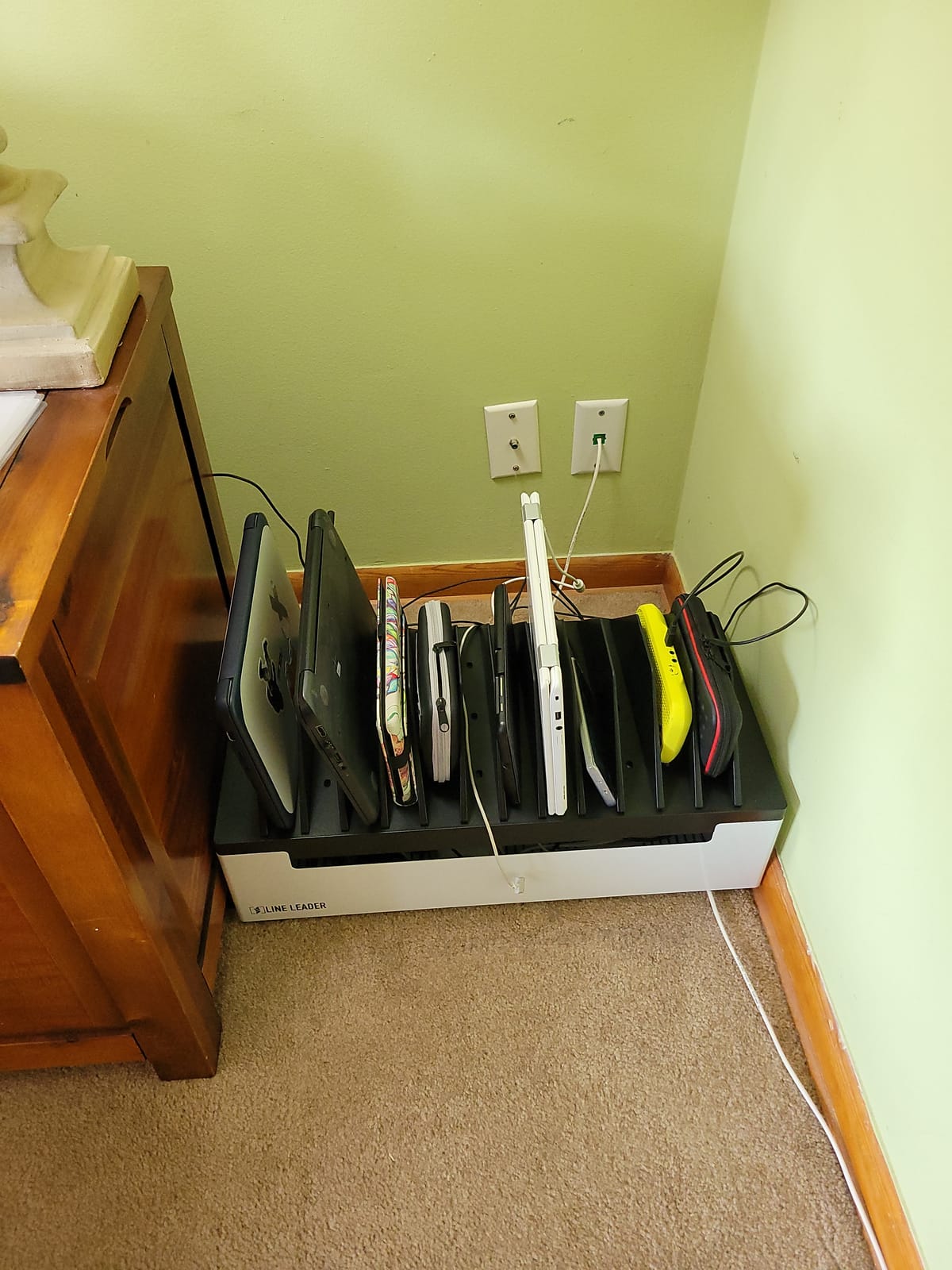 Line Leader 12-Device Open Charging Station | Compact Desktop Charger for Laptops, Tablets, & Chromebooks | Space-Saving Design with Adjustable Dividers & UL Safety-Certified Power Strip customer photo 1