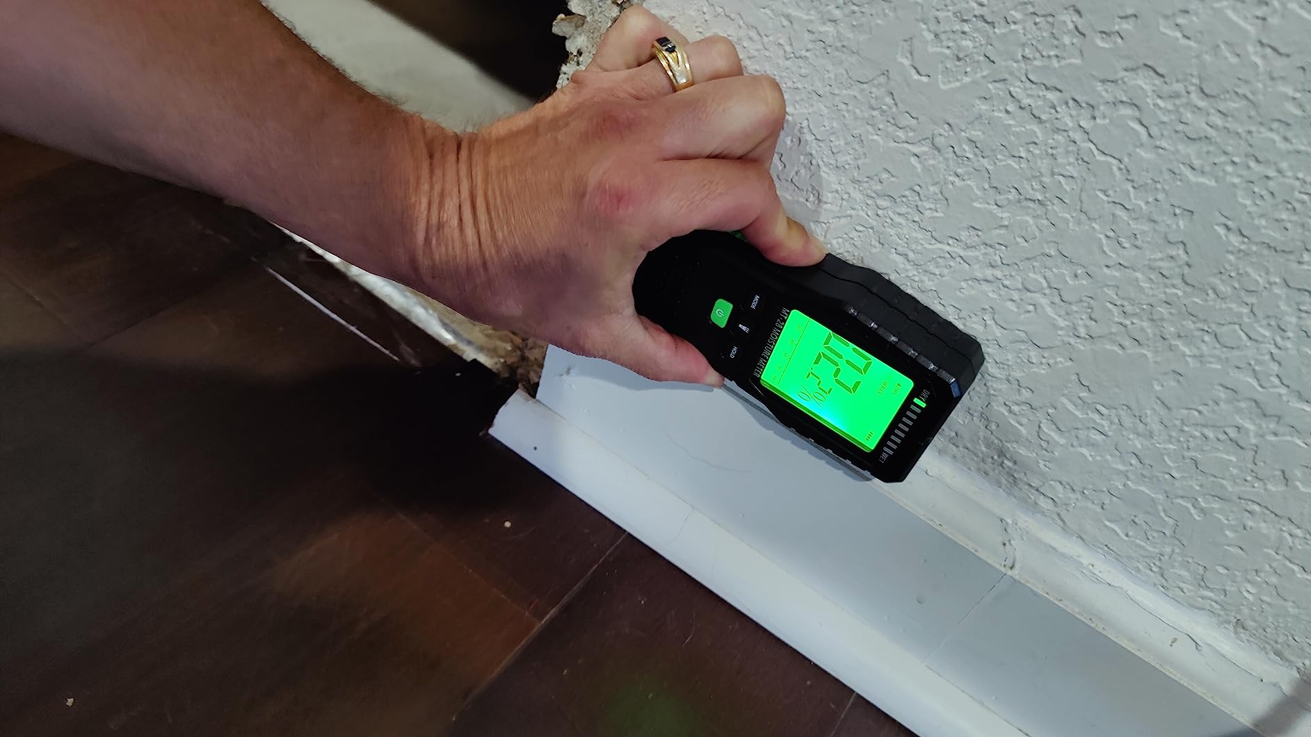 Pinless Moisture Meter for Wood Concrete Digital Wall Moisture Detector | Non Destructive, Moisture Tester, Audible Alarm & HOLD Function, Ideal for Firewood, Lumber, Home Inspections customer photo 1