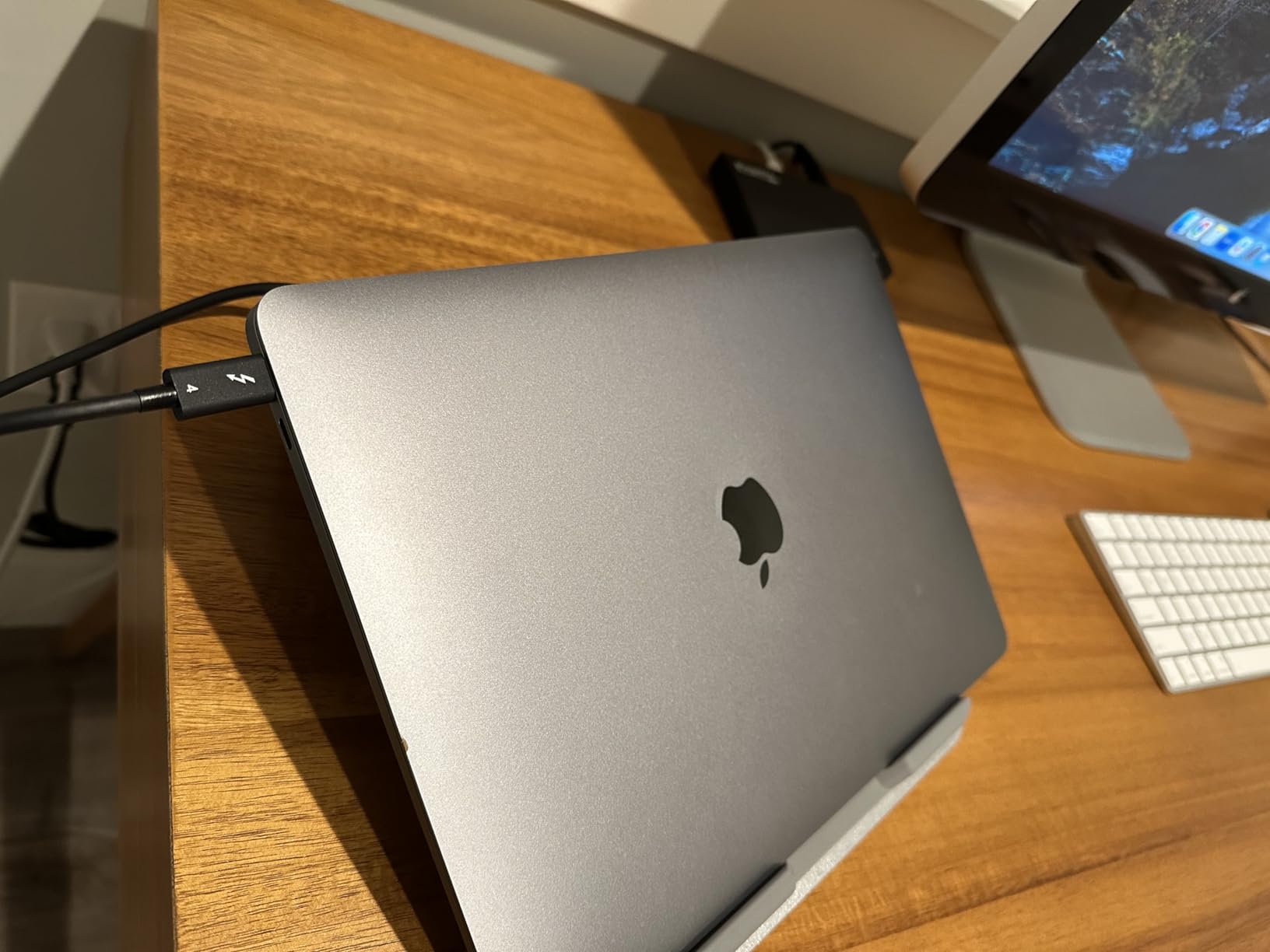 Plugable Thunderbolt 4 Hub | 60W Laptop Charging | 3X Thunderbolt 4 Ports | Dual 4K/Single 8K Displays | USB4 Compatibility - TBT4-HUB3C customer photo 1