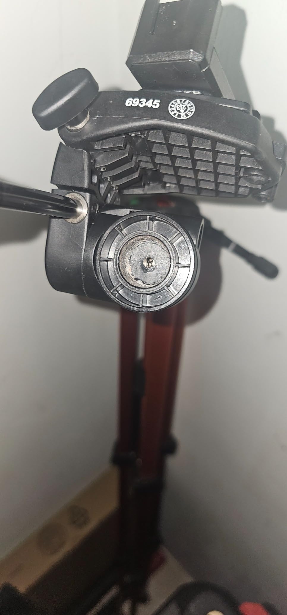 Klein Tools 69345 Tripod, Flexible Tripod with Mount, Lightweight Aluminum, Compatible with Klein Tools Laser Levels and other Products customer photo 1