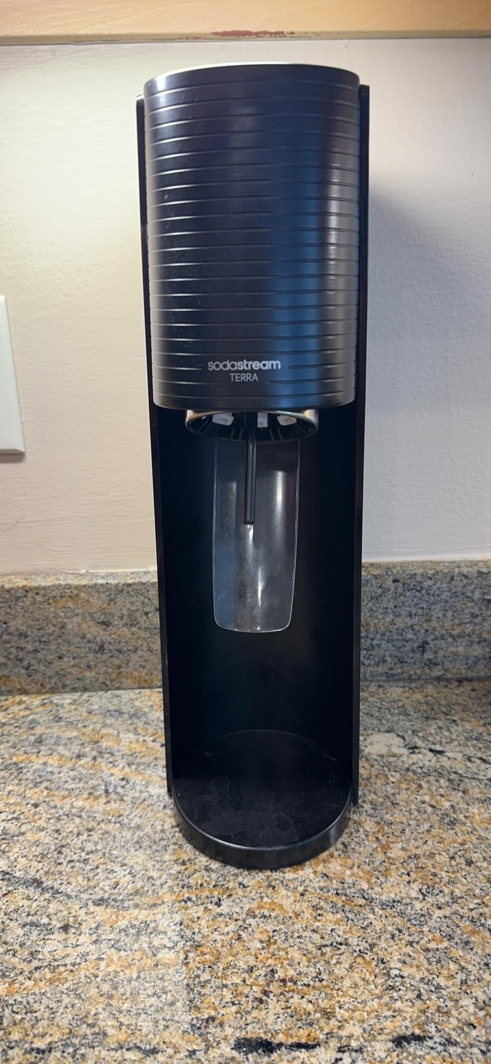 SodaStream Terra Sparkling Water Maker Machine, with 1 Litre Reusable BPA-Free Water Bottle for Carbonating & 60 Litre Quick Connect CO2 Gas Cylinder - Black customer photo 1