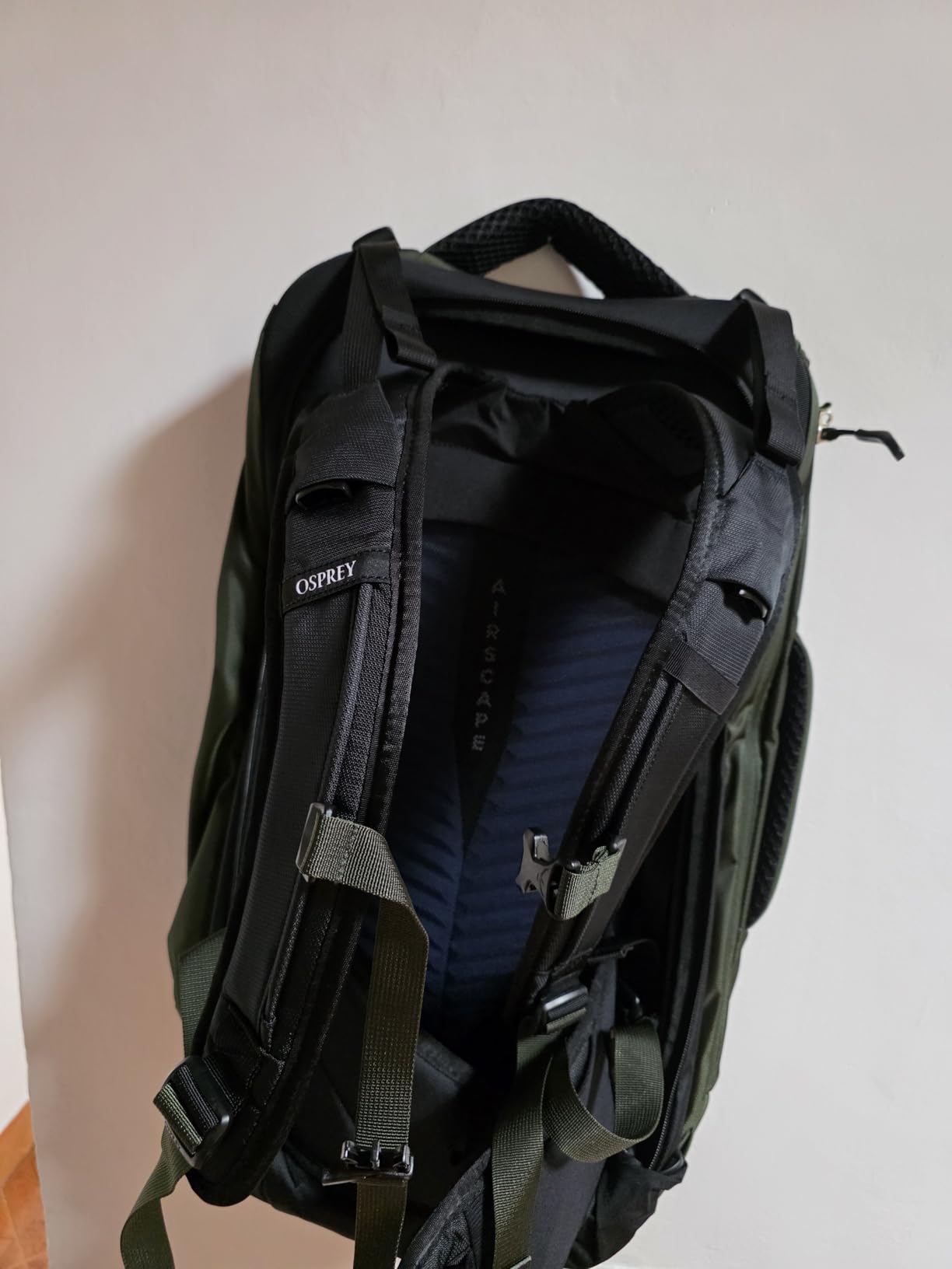 Osprey Farpoint 40L Men's Travel Backpack, Tunnel Vision Grey customer photo 1