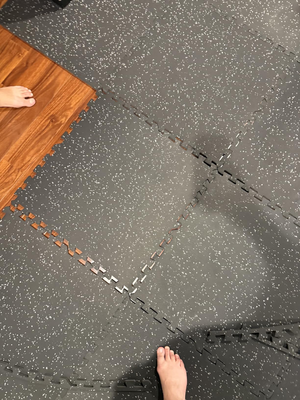 SUPERJARE 0.56'' Thick 12 Pcs 48 Sq Ft Rubber Top Exercise Equipment Mats, High Density EVA Foam Mats with Rubber Top, Interlocking Gym Flooring for Home Gym, Protective Workout Mat, Black/Grey customer photo 2
