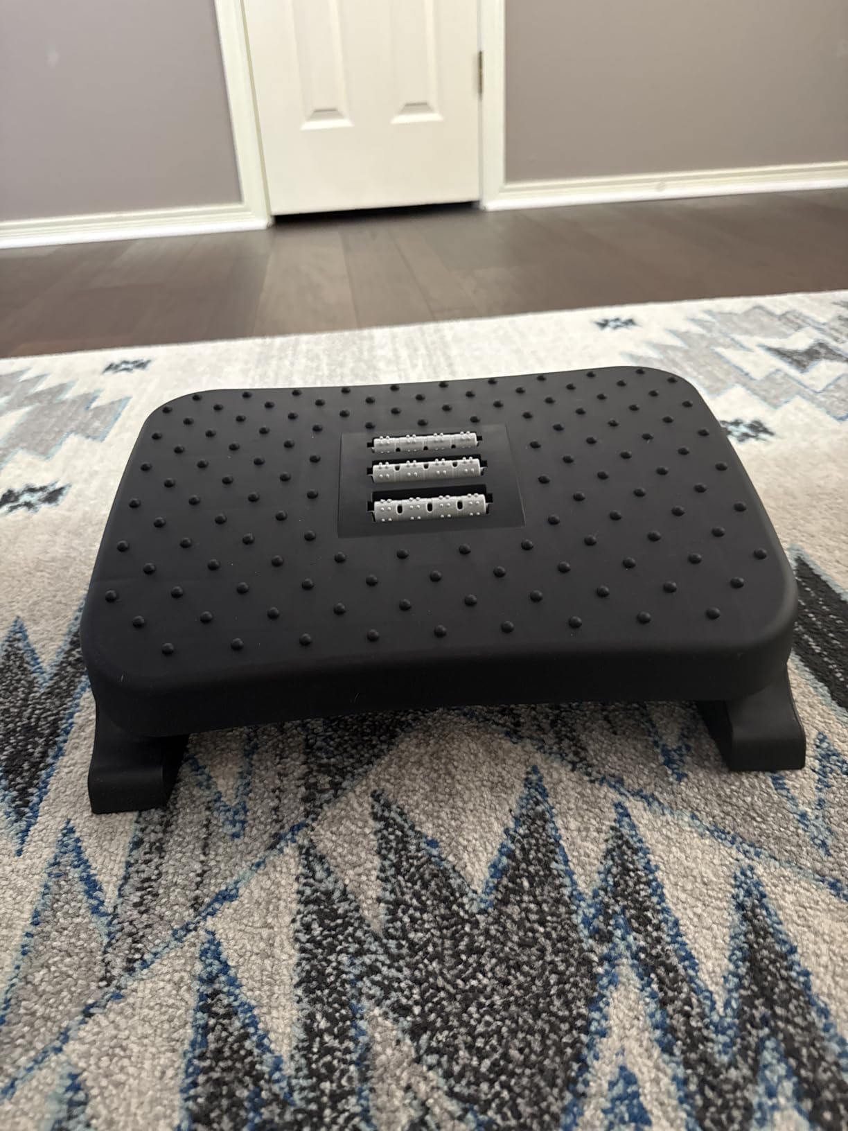 Scalebeard Under Desk Footrest, Ergonomic Foot Stool with Massage Rollers Max-Load 120Lbs Desk Leg Rest Pain Relief for Home Office Work customer photo 1