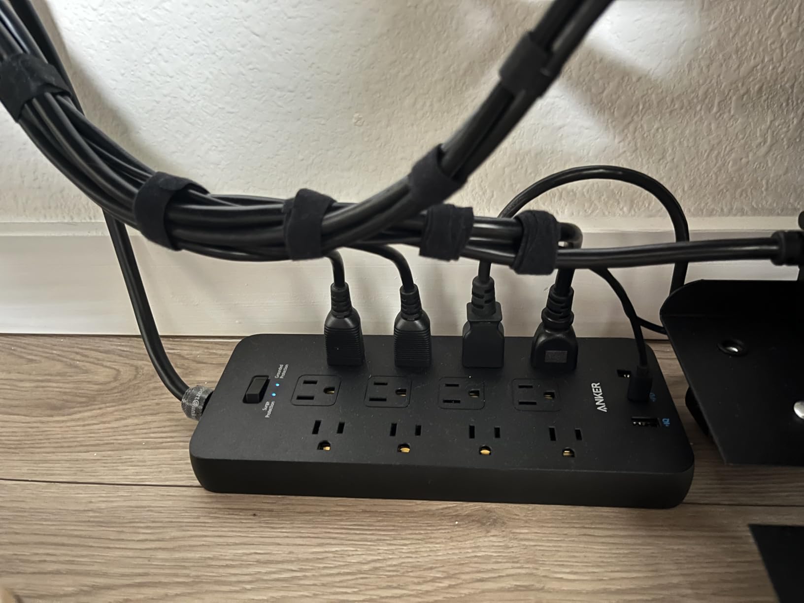 Anker Power Strip with 2100J Surge Protector, Outlet Extender, 20W, 12 AC | 5ft Extension Cord with Multiple Outlets, 1 USB C, 2 USB A, Home Office, Dorm Room Essentials, TUV Listed customer photo 2