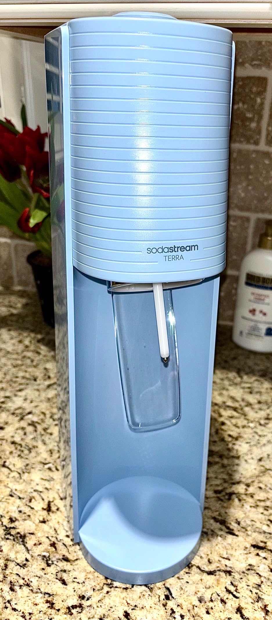 SodaStream TERRA Sparkling Water Maker, Starter Kit, CQC CO2 System, Includes 1 Quick Connect 60L CO2 Cylinder, 1 Dishwasher Safe BPA Free Bottle, 1 bubly Lime Drop, Make your own Pepsi, Black customer photo 2