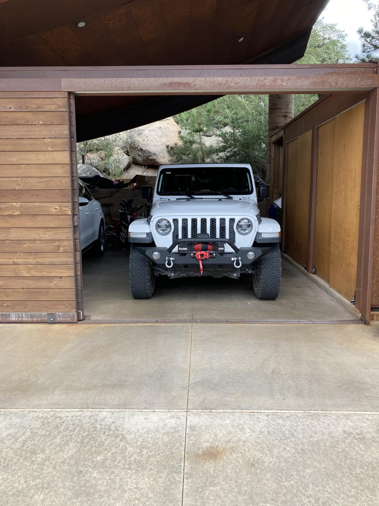 RUGCEL WINCH 13500 lb Synthetic Rope, 12V IP68 Waterproof with Wireless & Wired Remote, Heavy-Duty for Trucks, SUVs, Trailers, Off-Road - Tank Series customer photo 1