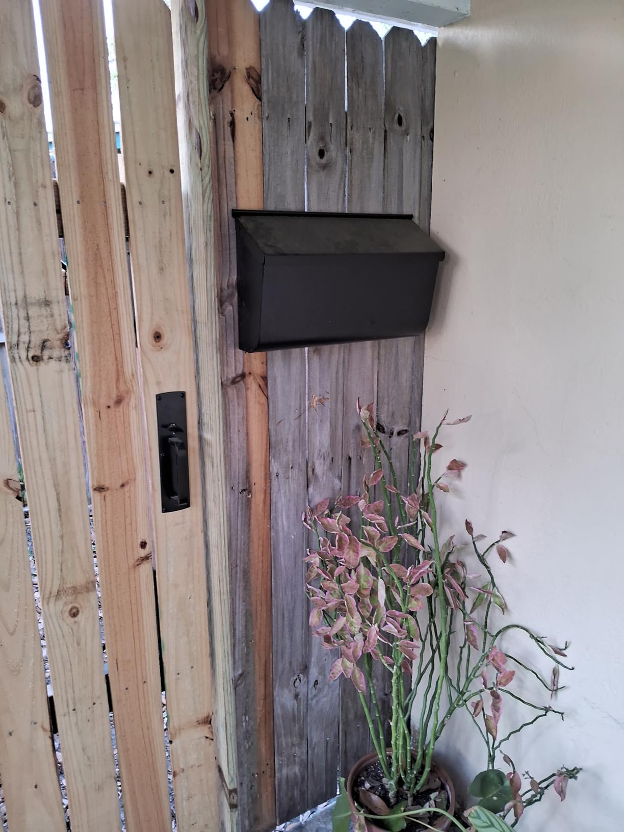 Architectural Mailboxes Woodlands Steel Wall Mount Mailbox, Textured Black | Galvanized steel build for outside with weather-resistant outdoor construction and a rust-resistant powder-coat finish. customer photo 2