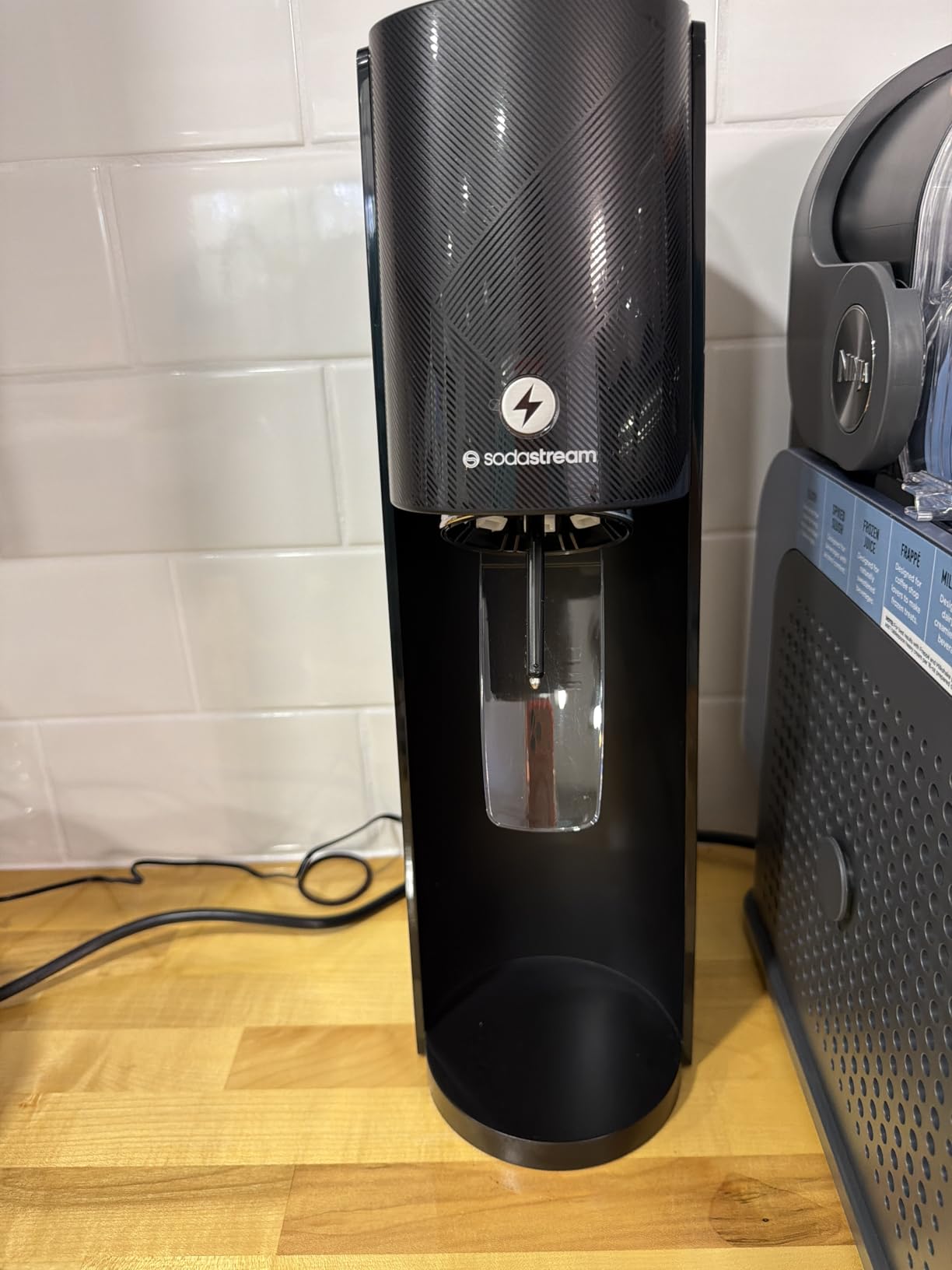 SodaStream - E-TERRA Soda Maker | VALUE BUNDLE | 3 Automatic Carbonation Levels | Includes 2x CO2 Cylinders, 3x 32 Fl Oz Dishwasher Safe Bottles, 2x Bubly Fruit Flavor Drops, 1x Power Adapter | Black customer photo 2