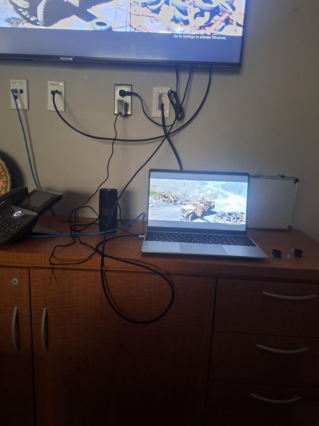 UGREEN Mini HDMI to HDMI Cable 6.6FT, 8K@60Hz, Aluminum Shell, Braided, HDR customer photo 1