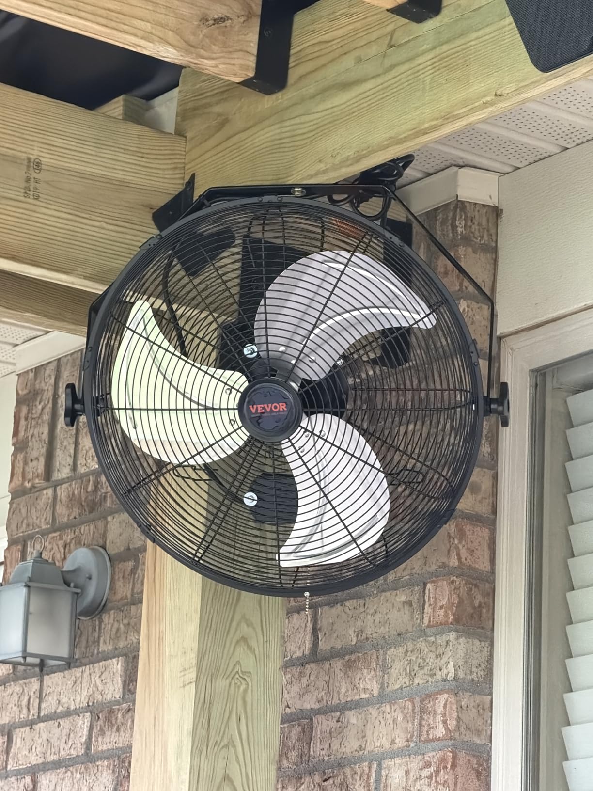 VEVOR Wall Mount Fan, 18 Inch 4150 CFM, 3-speed Wall Mounted Metal Fan | IP44 Water-Resistant for Commercial, Warehouse, Greenhouse, Workshop, Garage, Patio, Factory and Basement, ETL Listed, Black customer photo 1