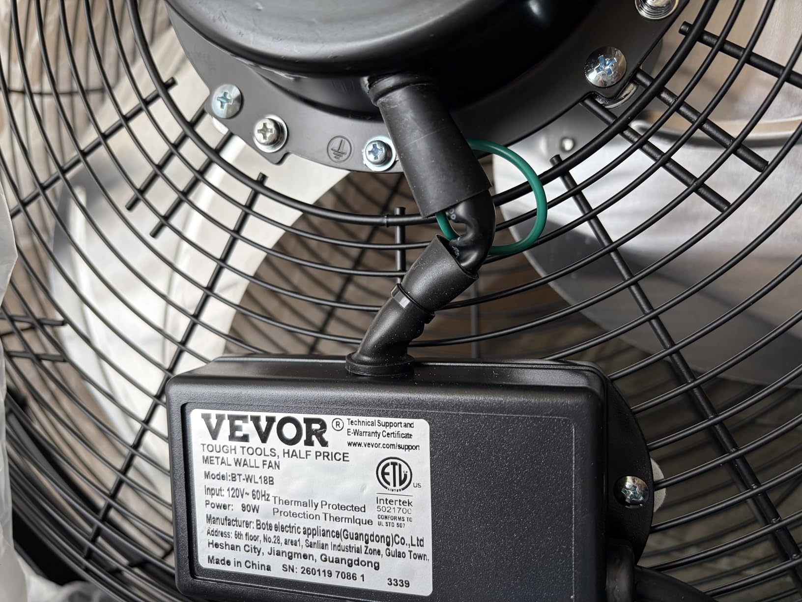 VEVOR 30 Inch Wall-Mount Misting Fan, 3-speed IP44 Waterproof Oscillating, Max. 9500 CFM, ETL Listed customer photo 2