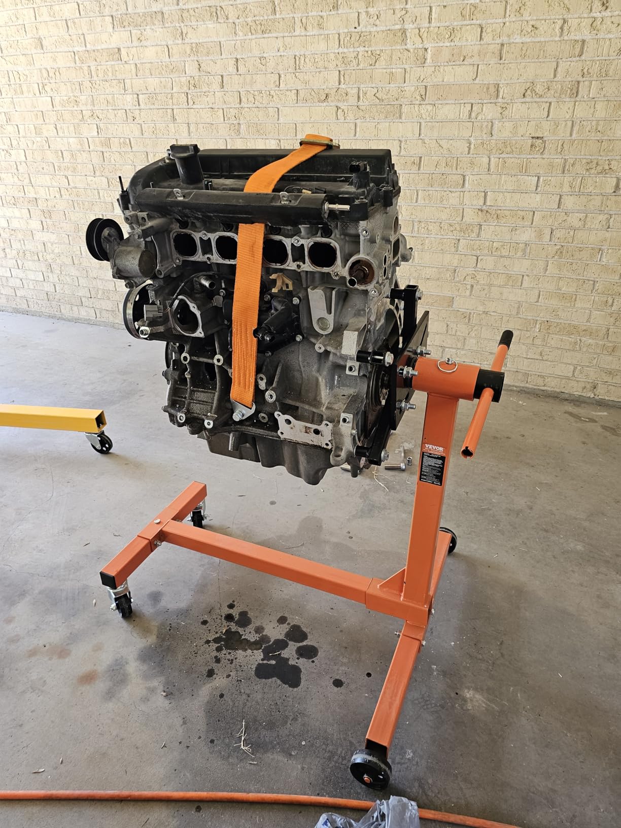 VEVOR Engine Stand, 750 lbs (3/8 Ton) Rotating Engine Motor Stand with 360 Degree Adjustable Head, Cast Iron Motor Hoist Dolly, 4-Caster, 4 Adjustable Arms customer photo 1