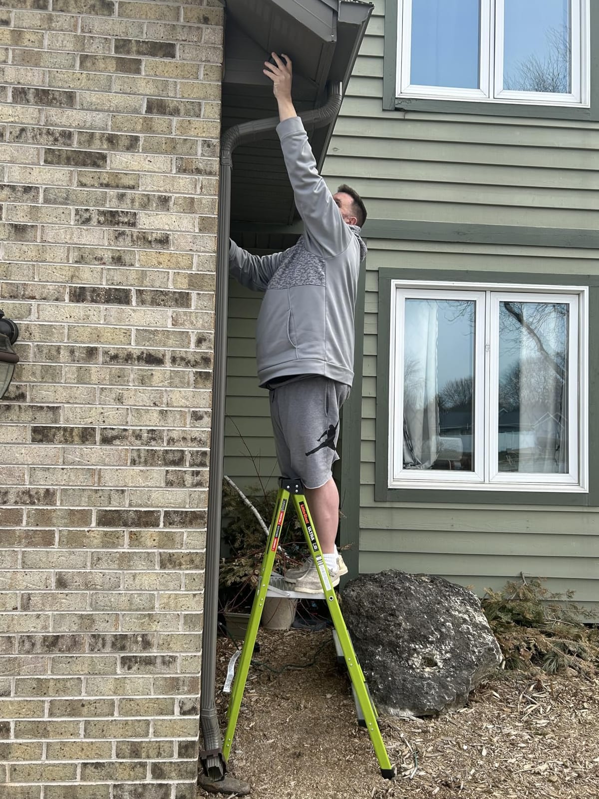 Little Giant Ultra Step Ladder with XL Platform, 3-Step Lightweight Foldable Non-Conductive Fiberglass, 300 Lbs. Capacity Type IA Extra Heavy Duty Ladder 8-Ft Max Reach customer photo 1