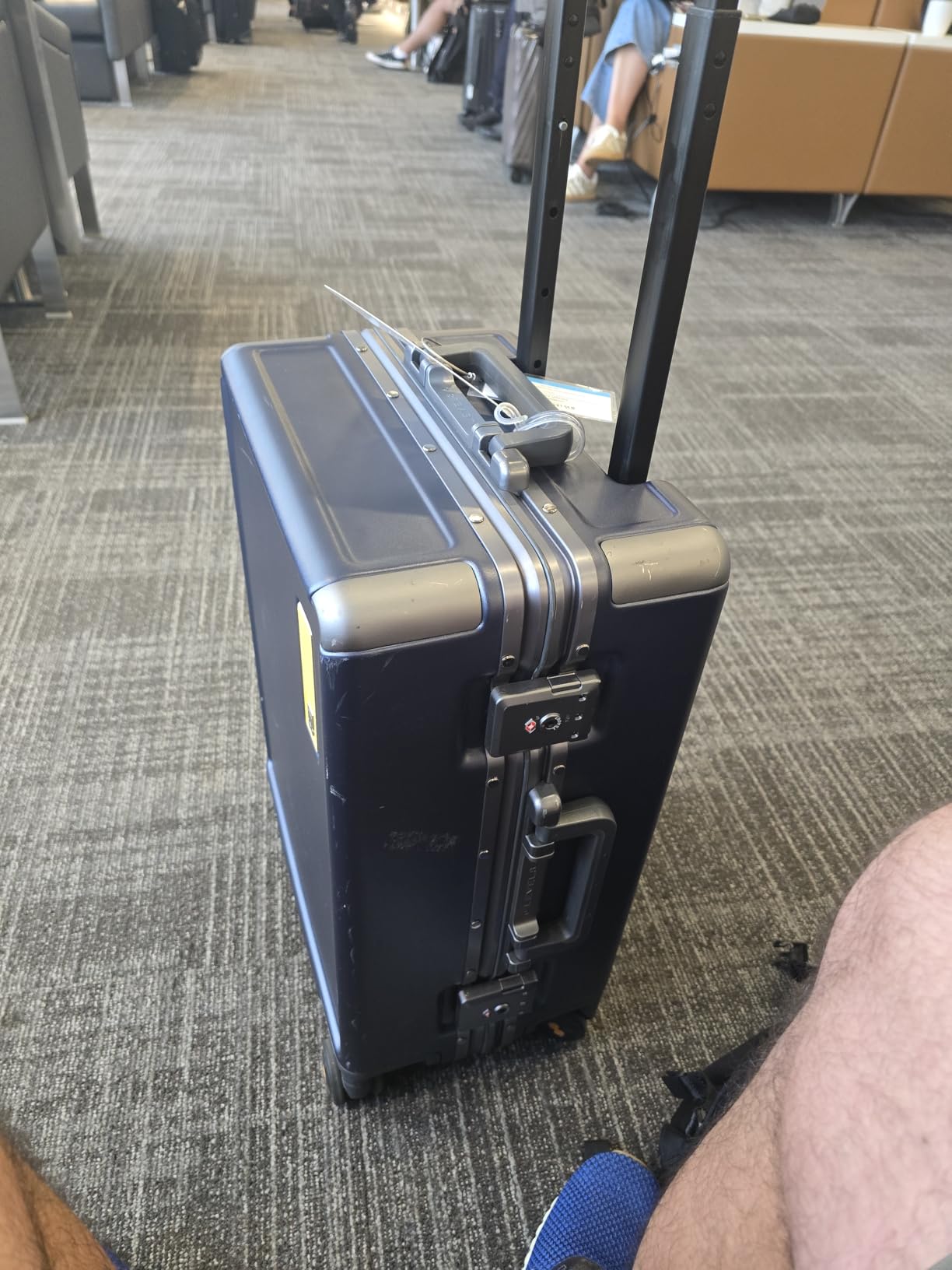 LEVEL8 Zipperless Carry On Suitcase Airline Approved with Aluminum Frame, Hard Shell Luggage with Spinner Wheels, Metal Travel Luggage with Double Tsa Locks, 20 Inch, Black customer photo 2