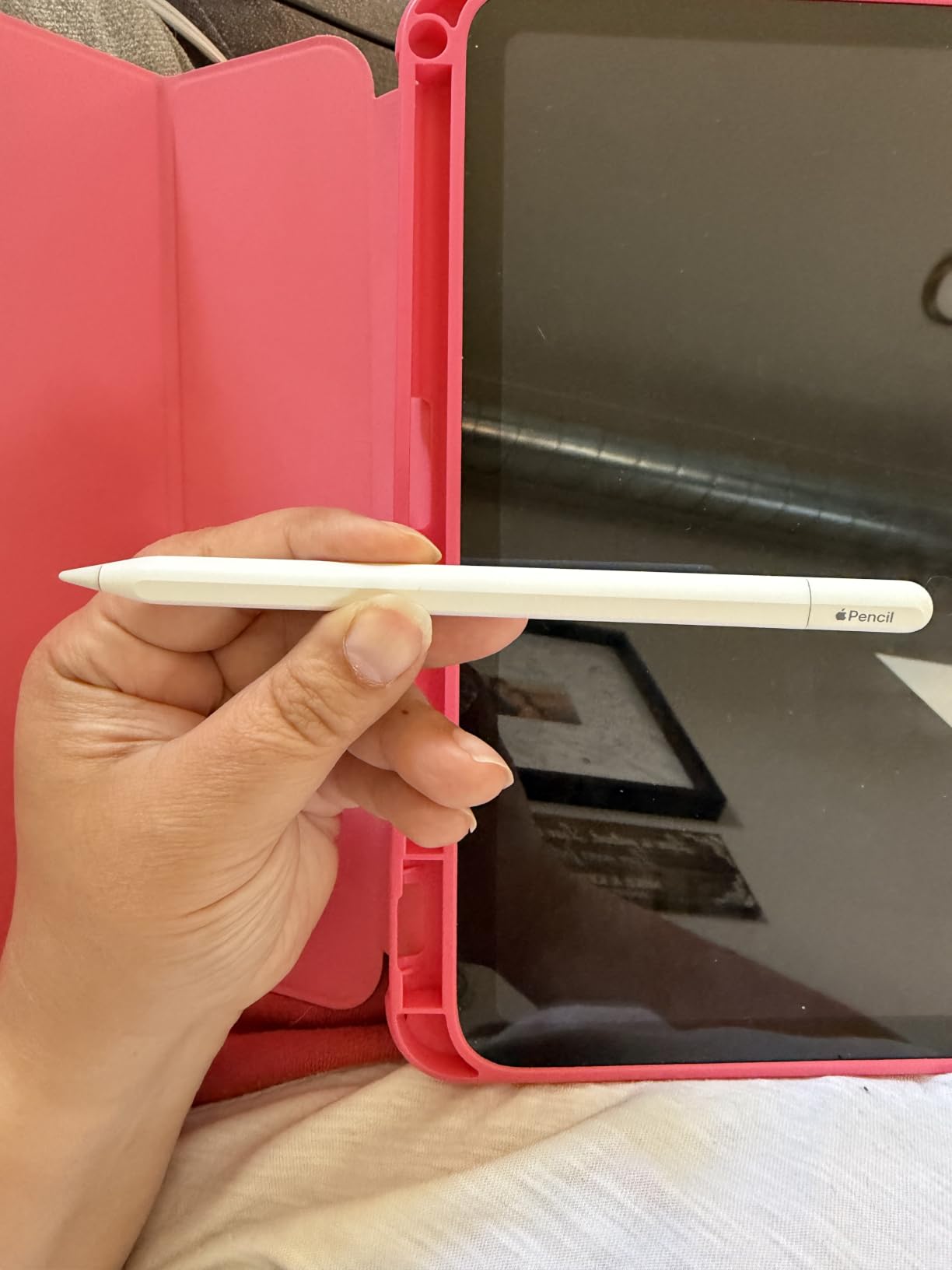 Apple Pencil (USB-C) - Pixel-Perfect Precision, Tilt Sensitivity, Perfect for Note-Taking, Drawing, and Signing Documents. Charges and Pairs with USB-C customer photo 1