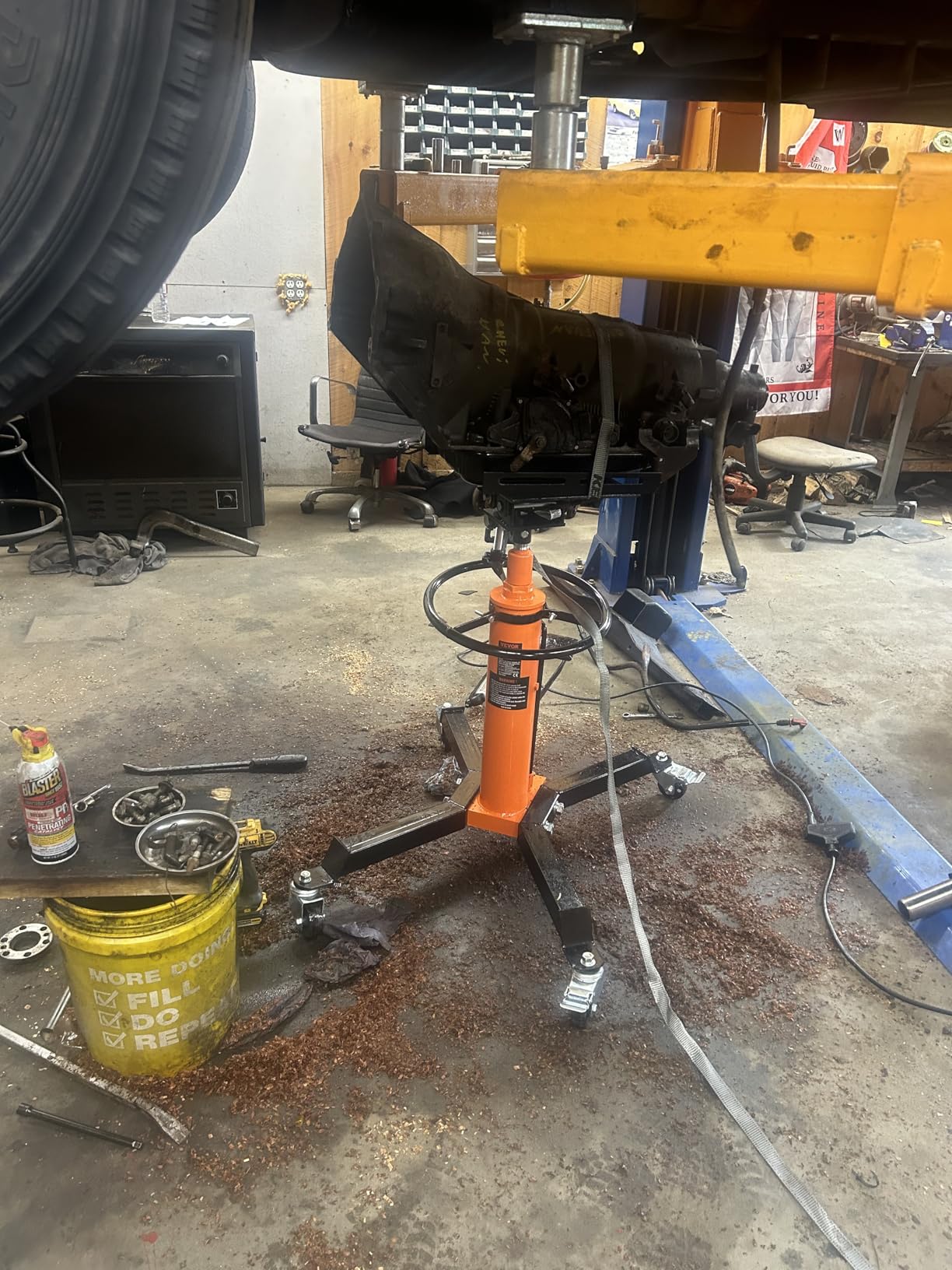 VEVOR Transmission Jack, 1322 LBS Hydraulic Telescoping Transmission Jack, 32