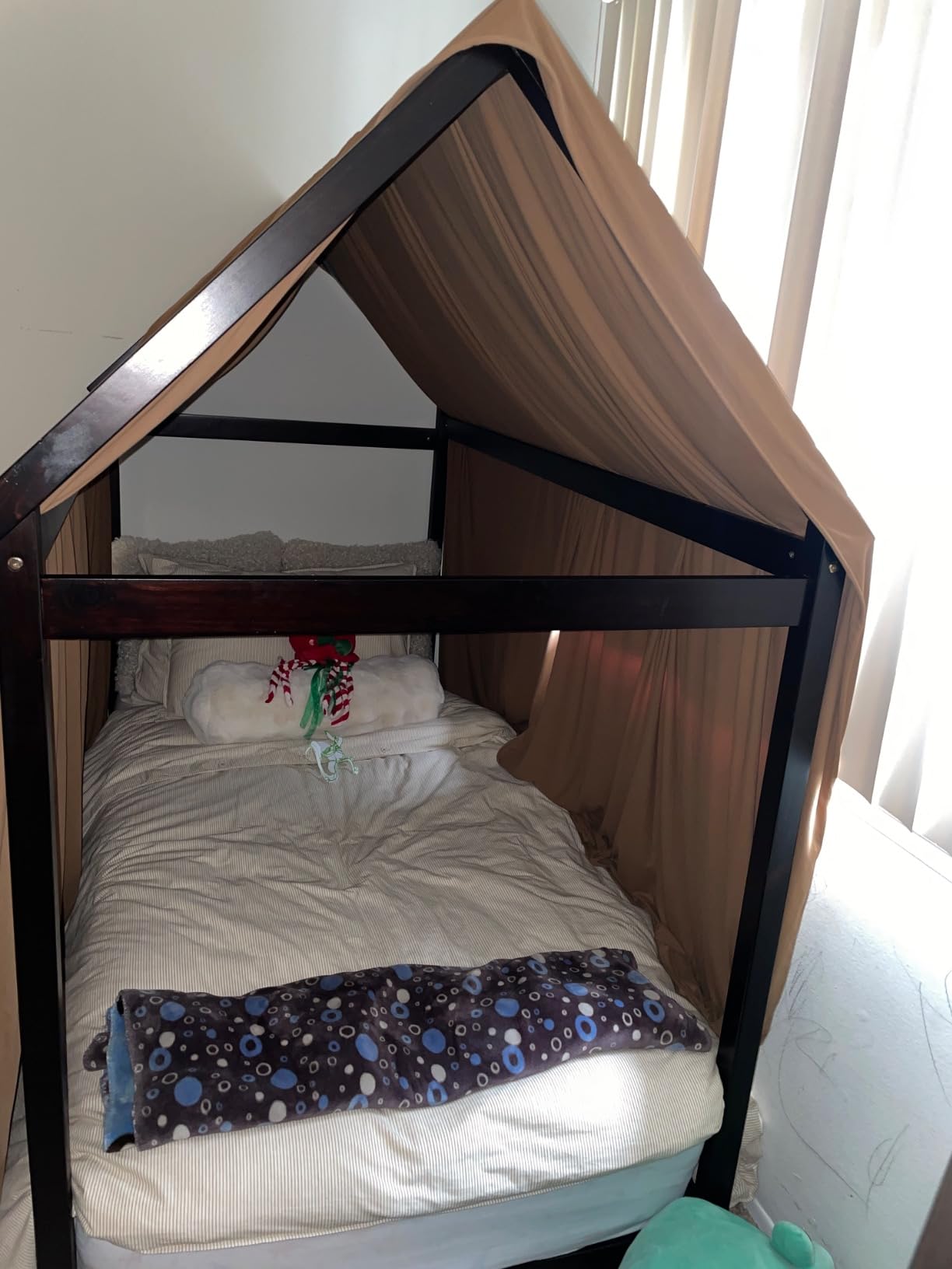 GIANTEX Twin House Bed, Wood Montessori Bed Frame with House Roof Canopy, Low Floor Bed with Sturdy Wood Slat Support, No Box Spring Needed, Twin Playhouse Bed for Kids Teens Boys Girls (Grey) customer photo 2