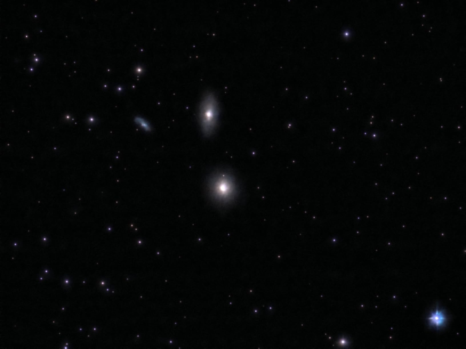 Odyssey PRO - UNISTELLAR Smart Telescope (with Eyepiece), 85mm f/3.9 (320mm) Digital & Computerized, App-Controlled Motorized Alt-Az, Enhanced Vision, RAW/FITS Export, 64GB, 5h Battery (Black) customer photo 1