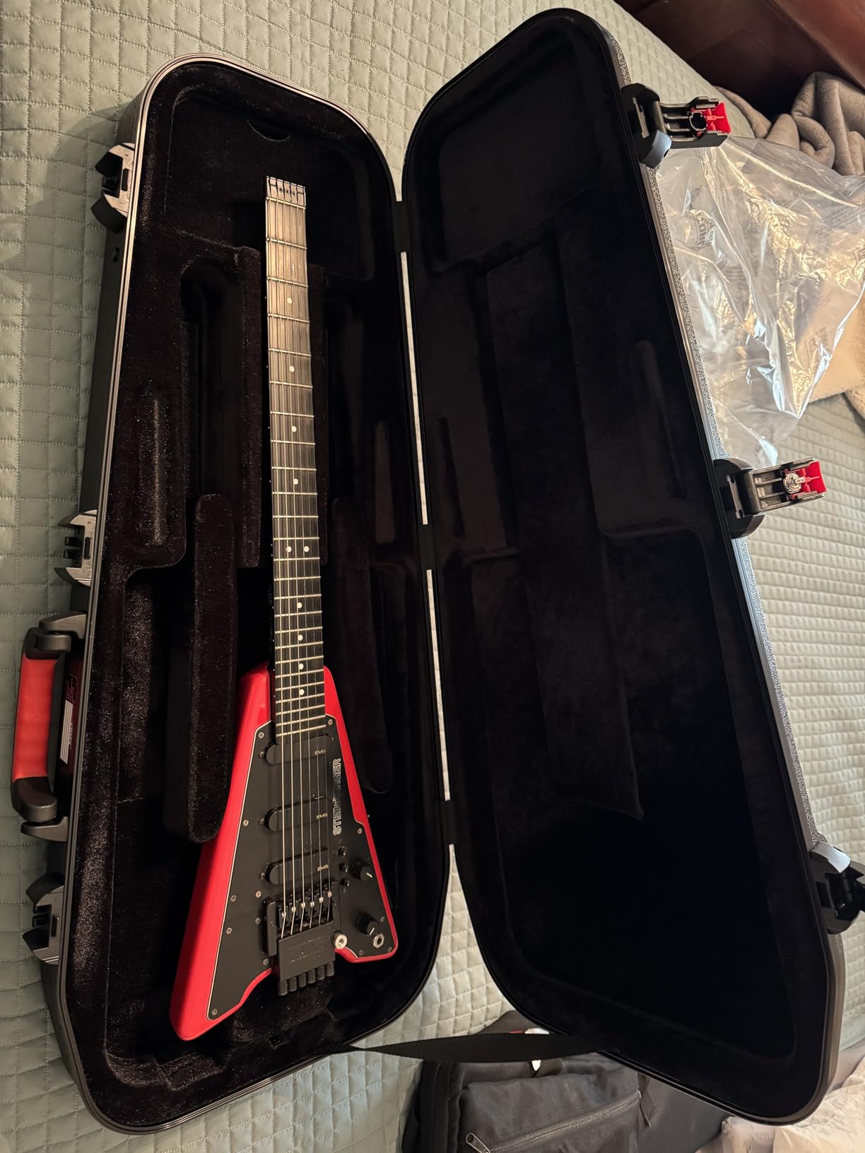 Gator Cases Molded Flight Case For Headless Electric Guitars With TSA Approved Locking Latch (GTSA-HEADLESSELEC) customer photo 1