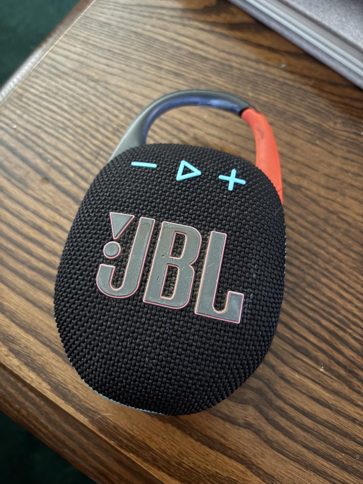 JBL Clip 5 - Ultra-Portable Waterproof Speaker, Carabiner, Up to 12 Hours Playtime customer photo 2