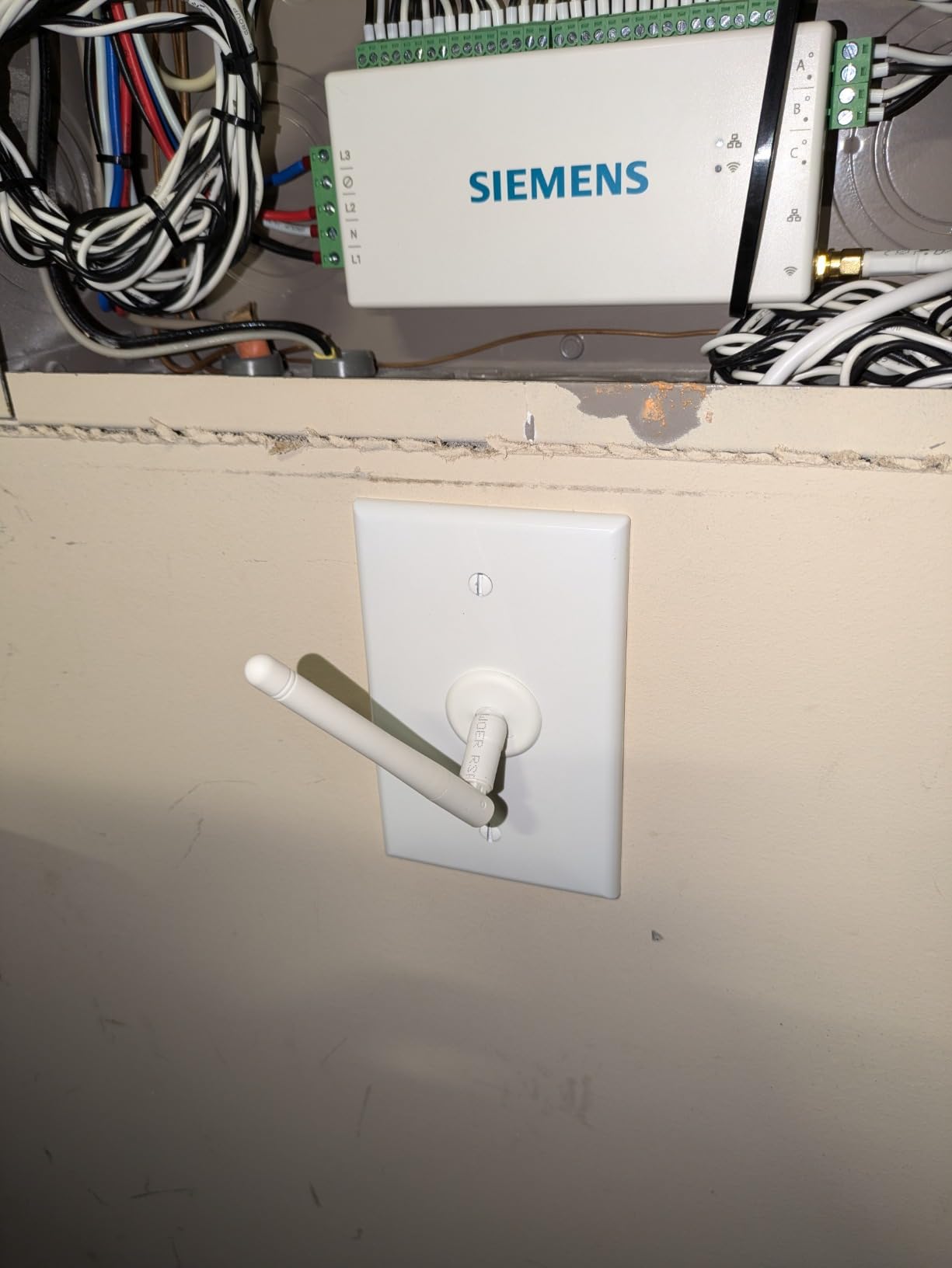 SIEMENS Inhab Smart Home Energy Monitor with 16-50Amp Circuit Level Sensors and 2-200Amp Main Sensors for Real Time Electricity Monitoring and Metering customer photo 1